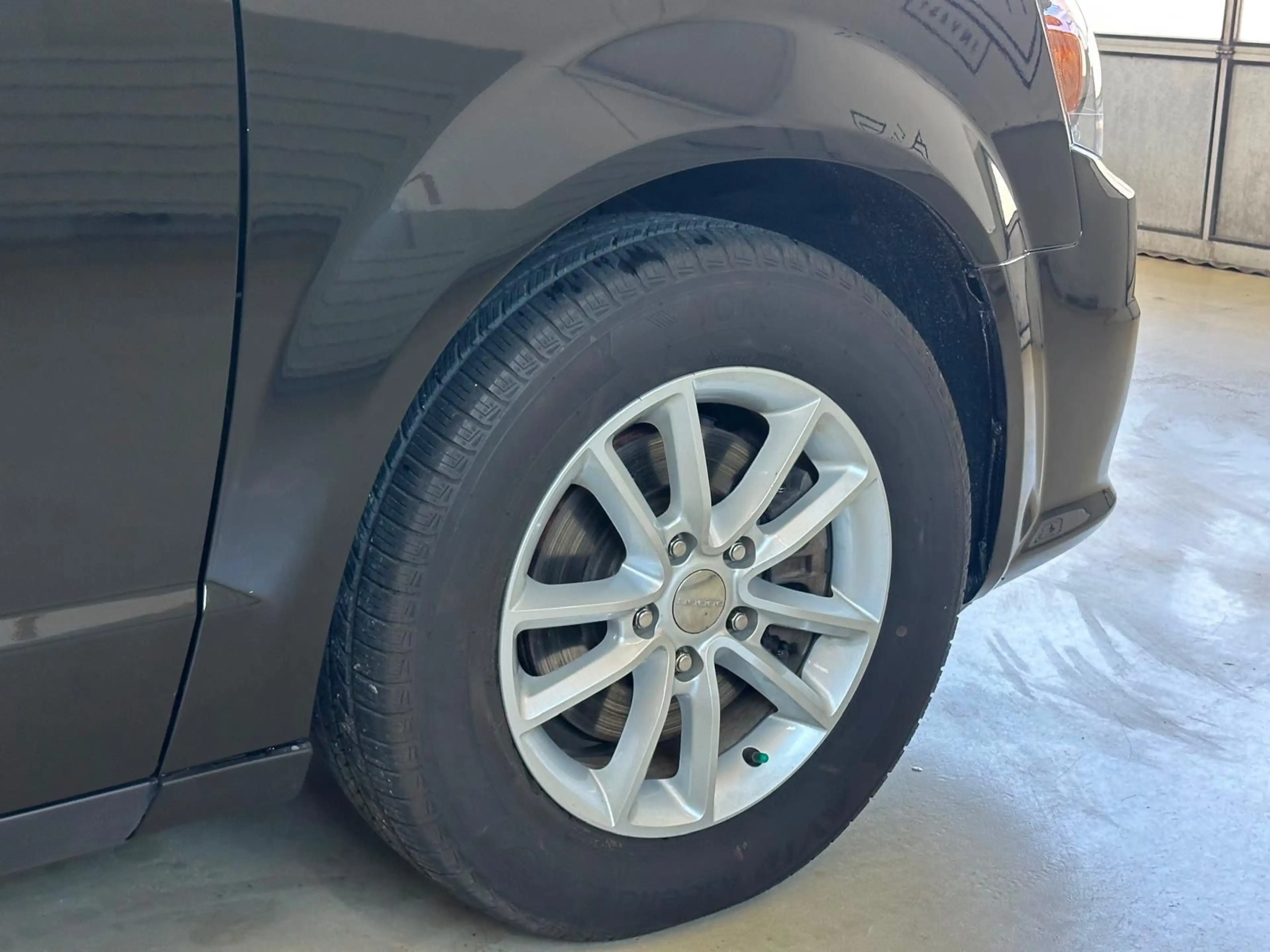 Dodge Grand Caravan — photo 7