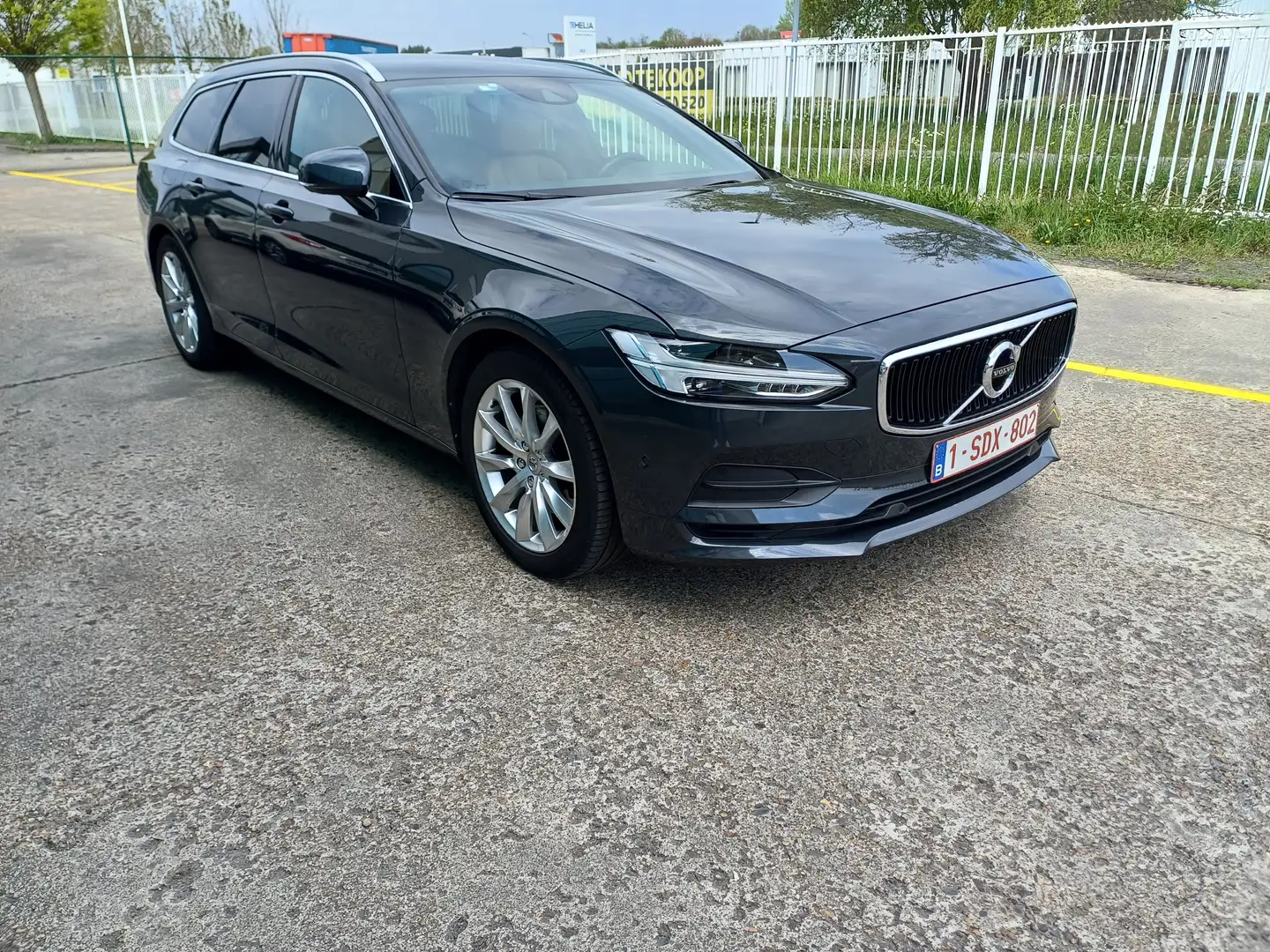 Volvo V90 V90 D3Momentum Grijs - 2