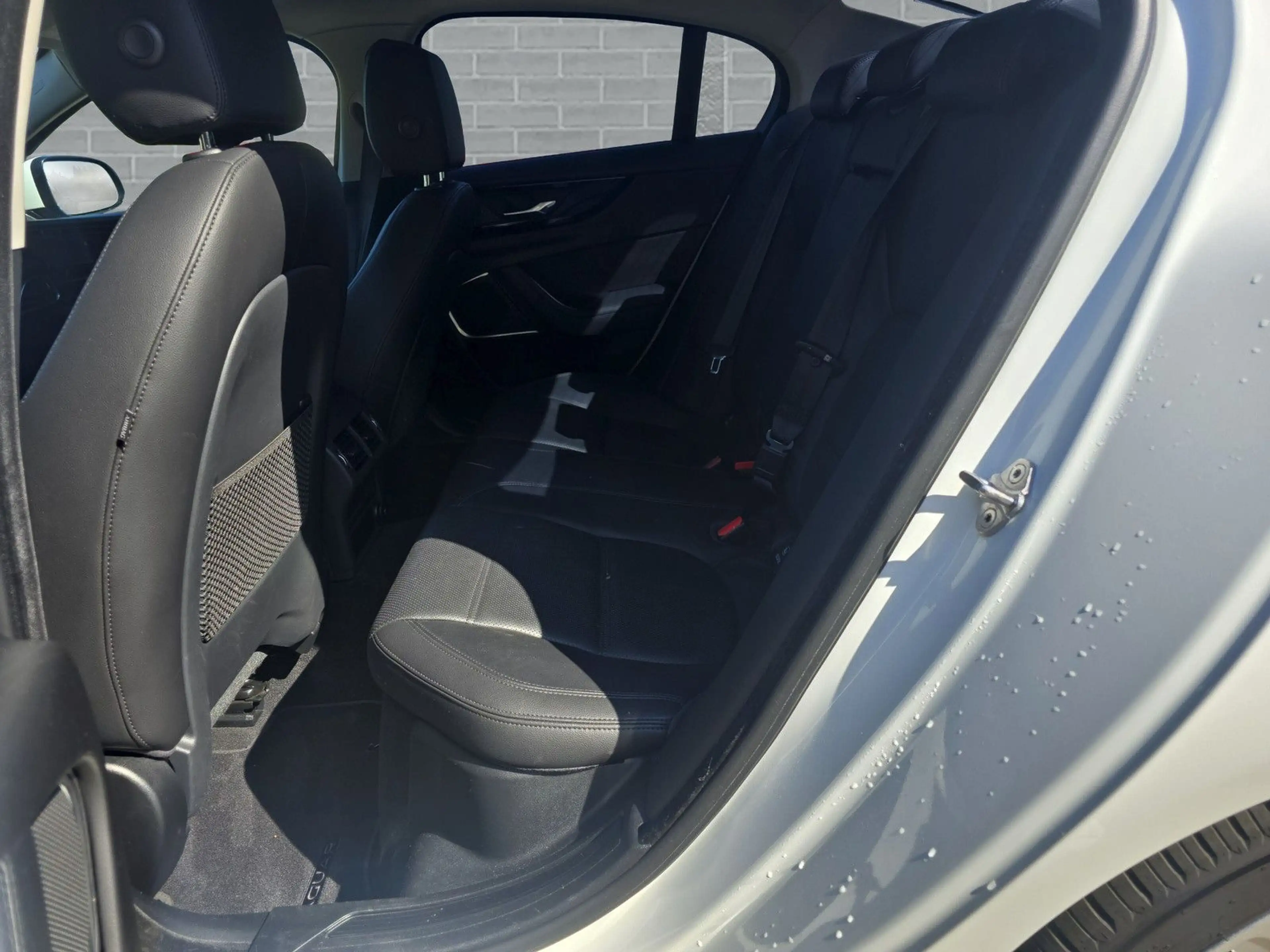 Jaguar XE S  AWD D180 Leder+LED+Navi+Kamera — photo 13