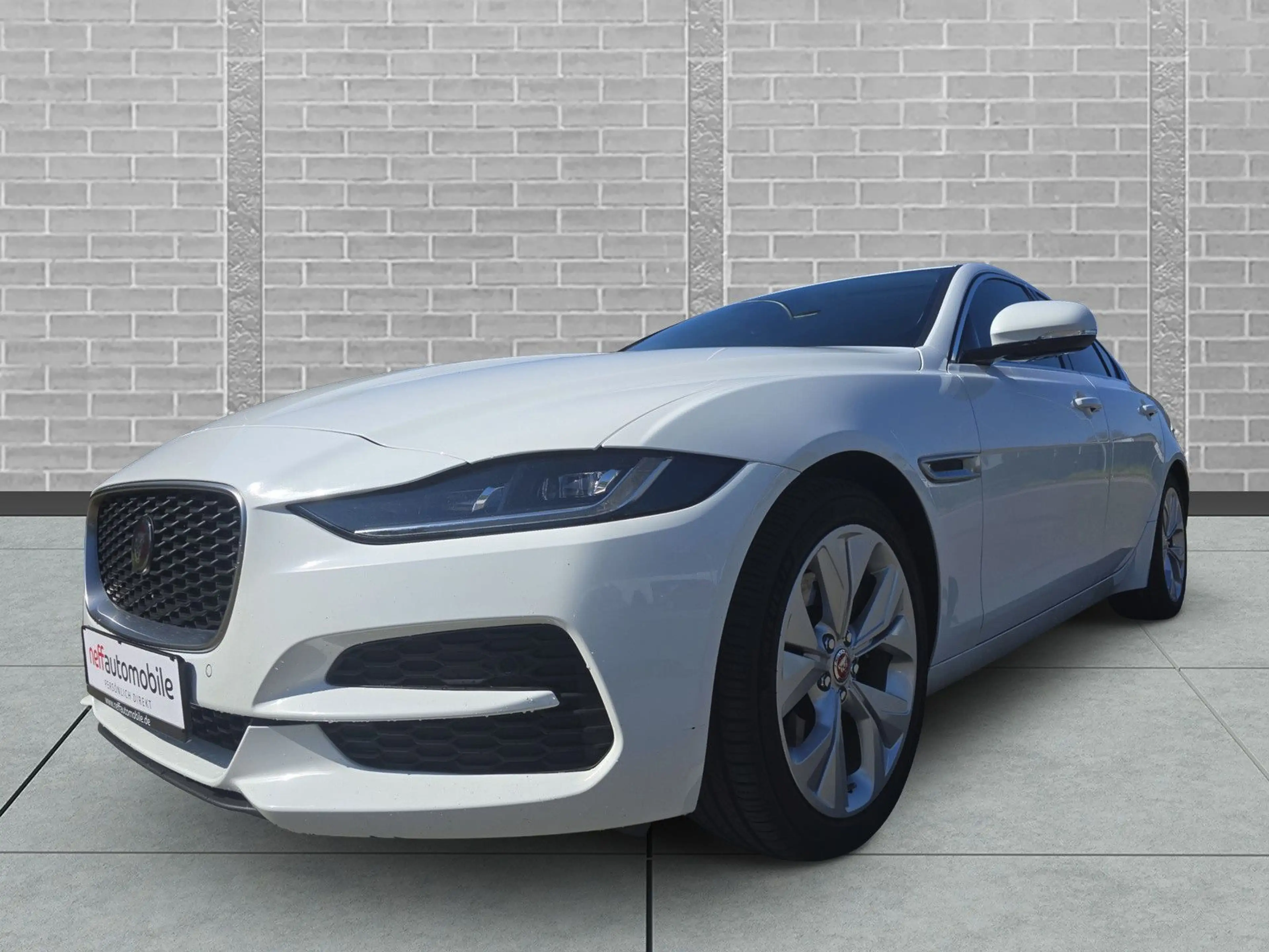 Jaguar XE S  AWD D180 Leder+LED+Navi+Kamera — photo 9