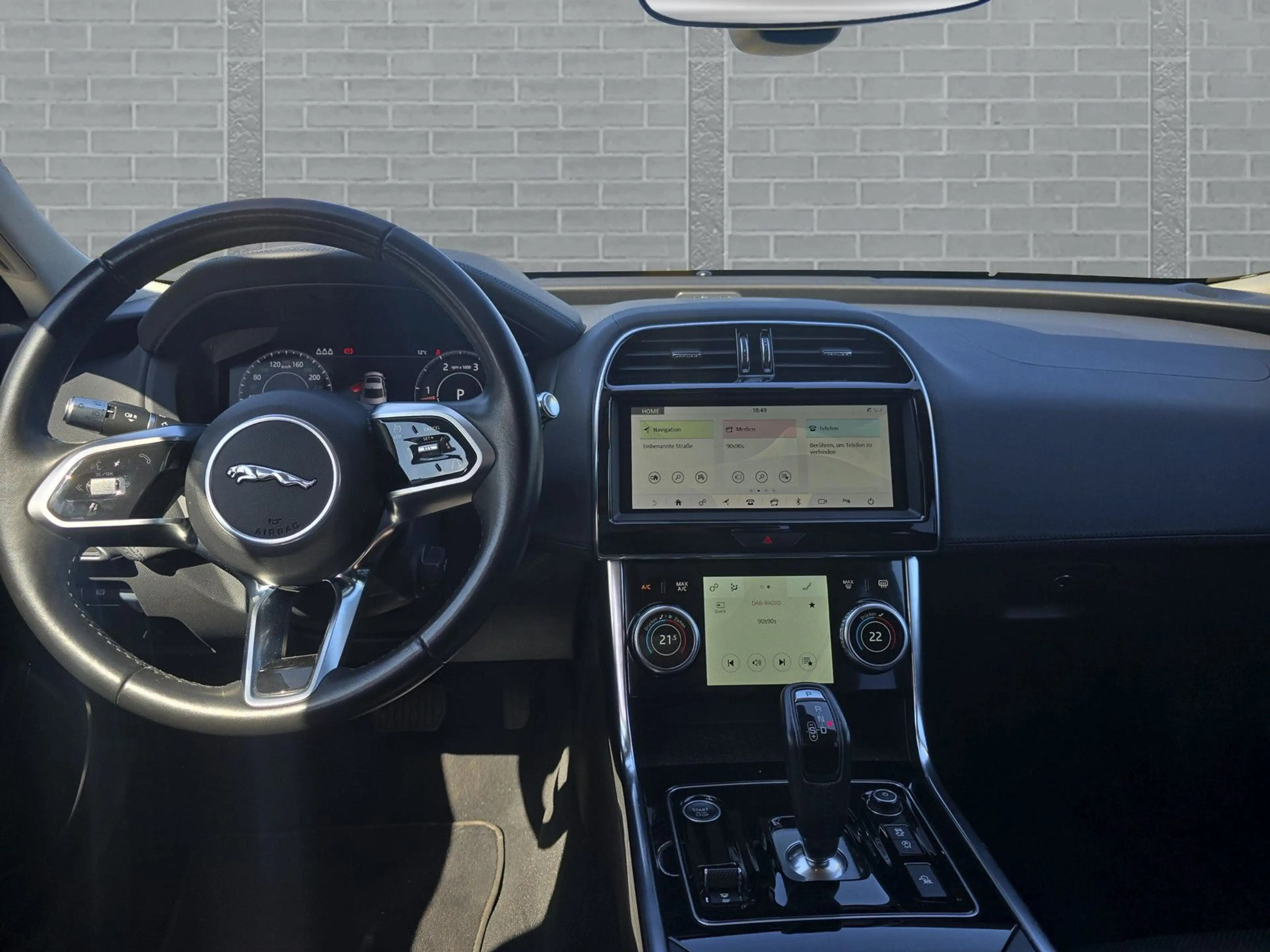 Jaguar XE S  AWD D180 Leder+LED+Navi+Kamera — photo 11
