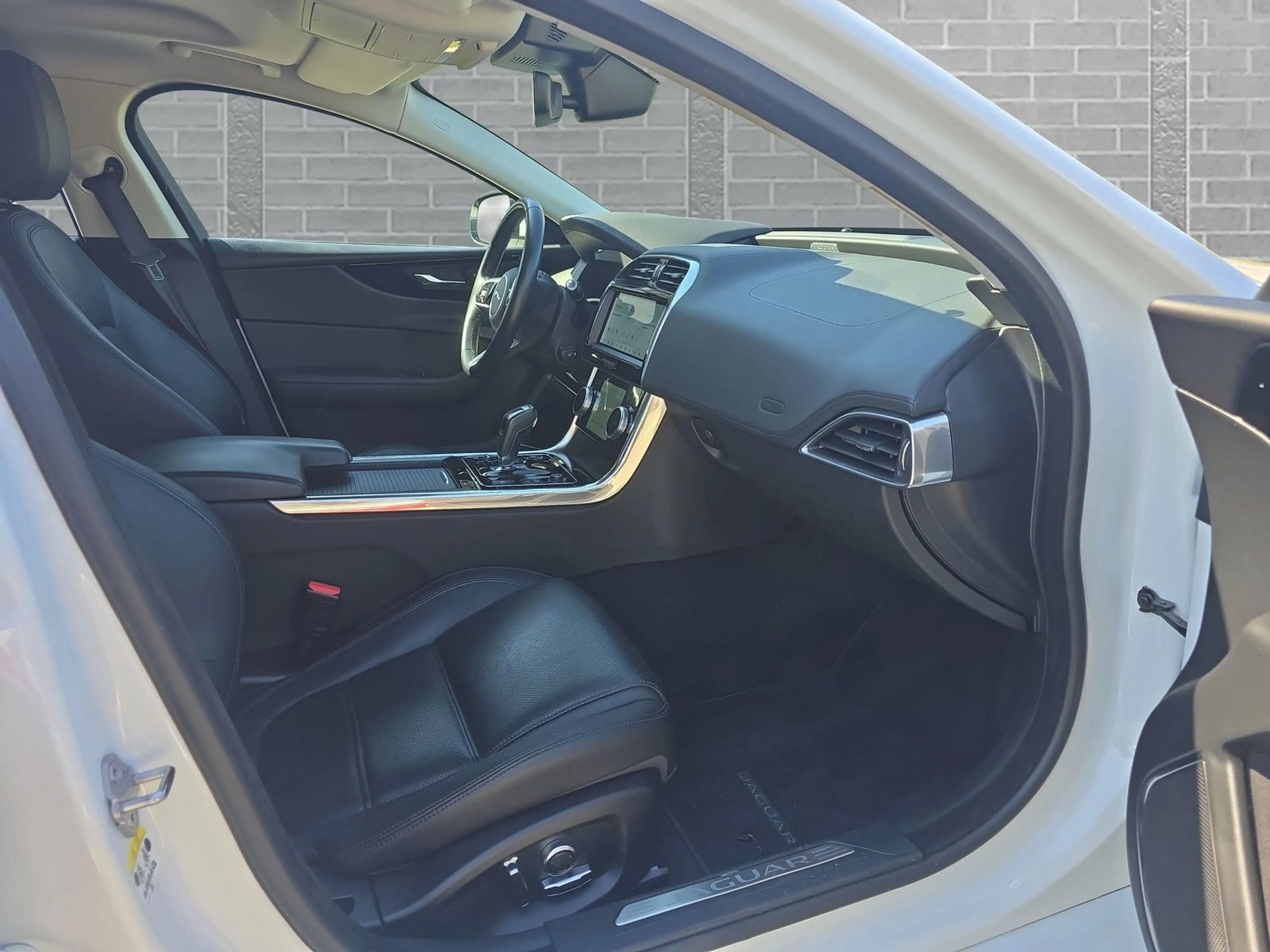 Jaguar XE S  AWD D180 Leder+LED+Navi+Kamera — photo 12