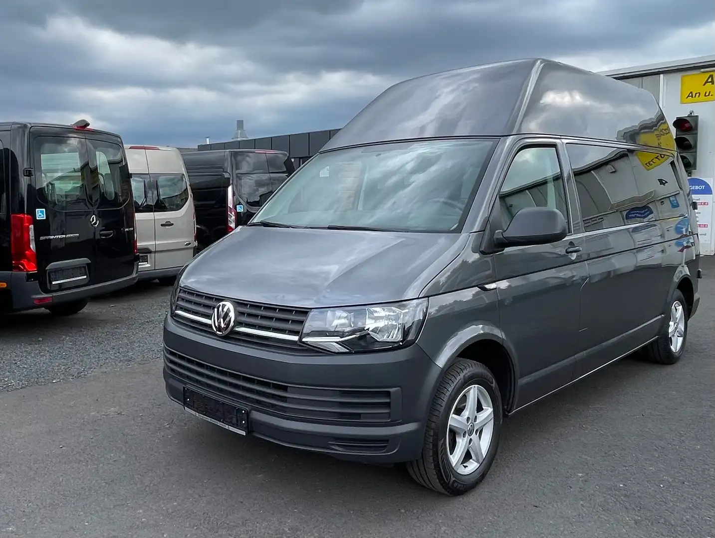 Volkswagen T6 Transporter Hochdach lang, Behindertengerecht KLIMA Rampe Grau - 2