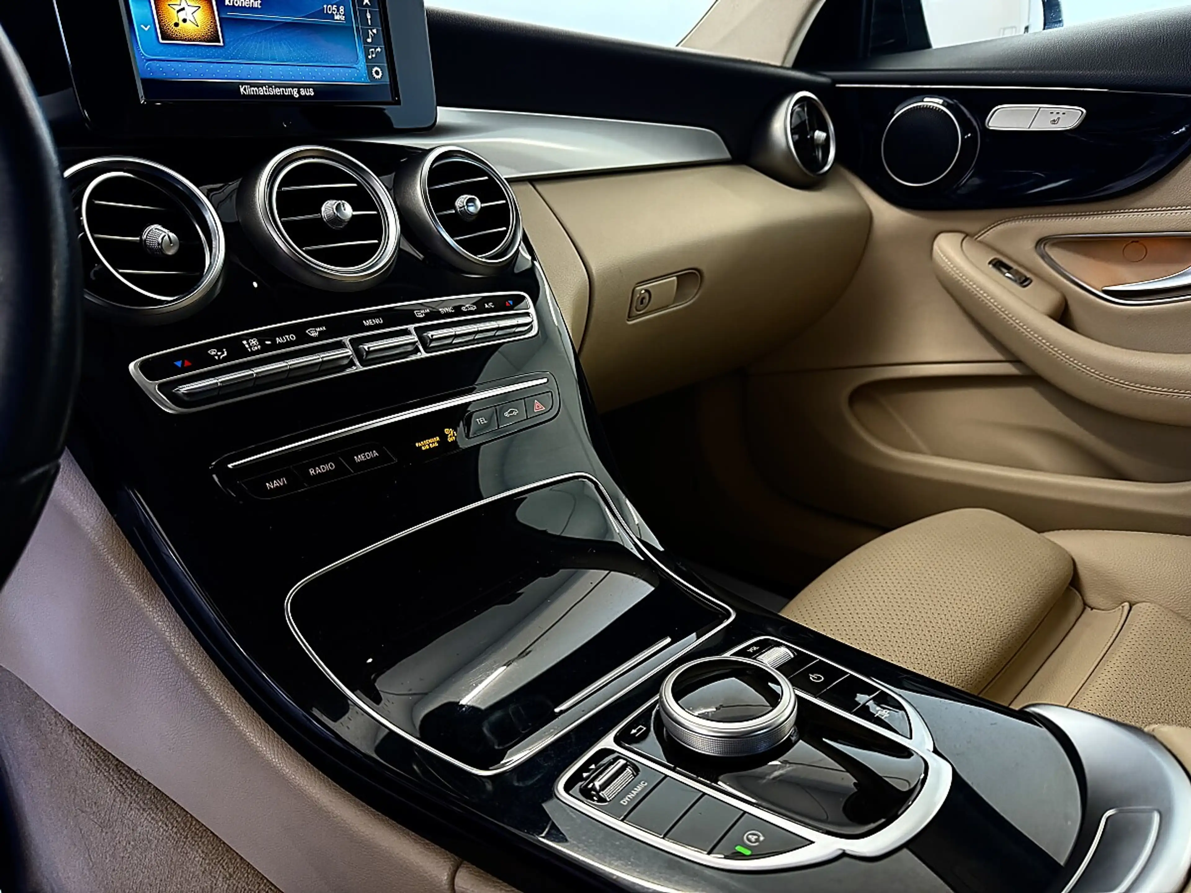 Mercedes-Benz C 220 d Coupe — photo 14