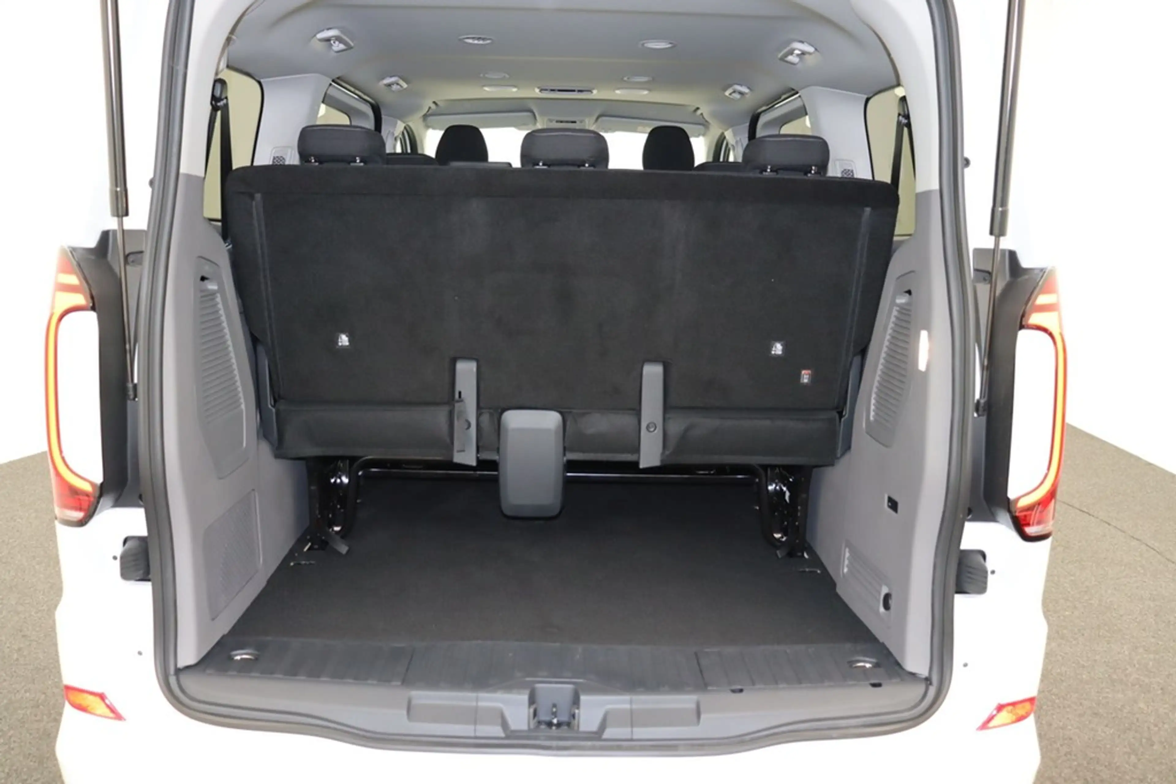 Volkswagen T7 Caravelle 2.0 TDI Autom. Life LED Navi ACC — photo 10
