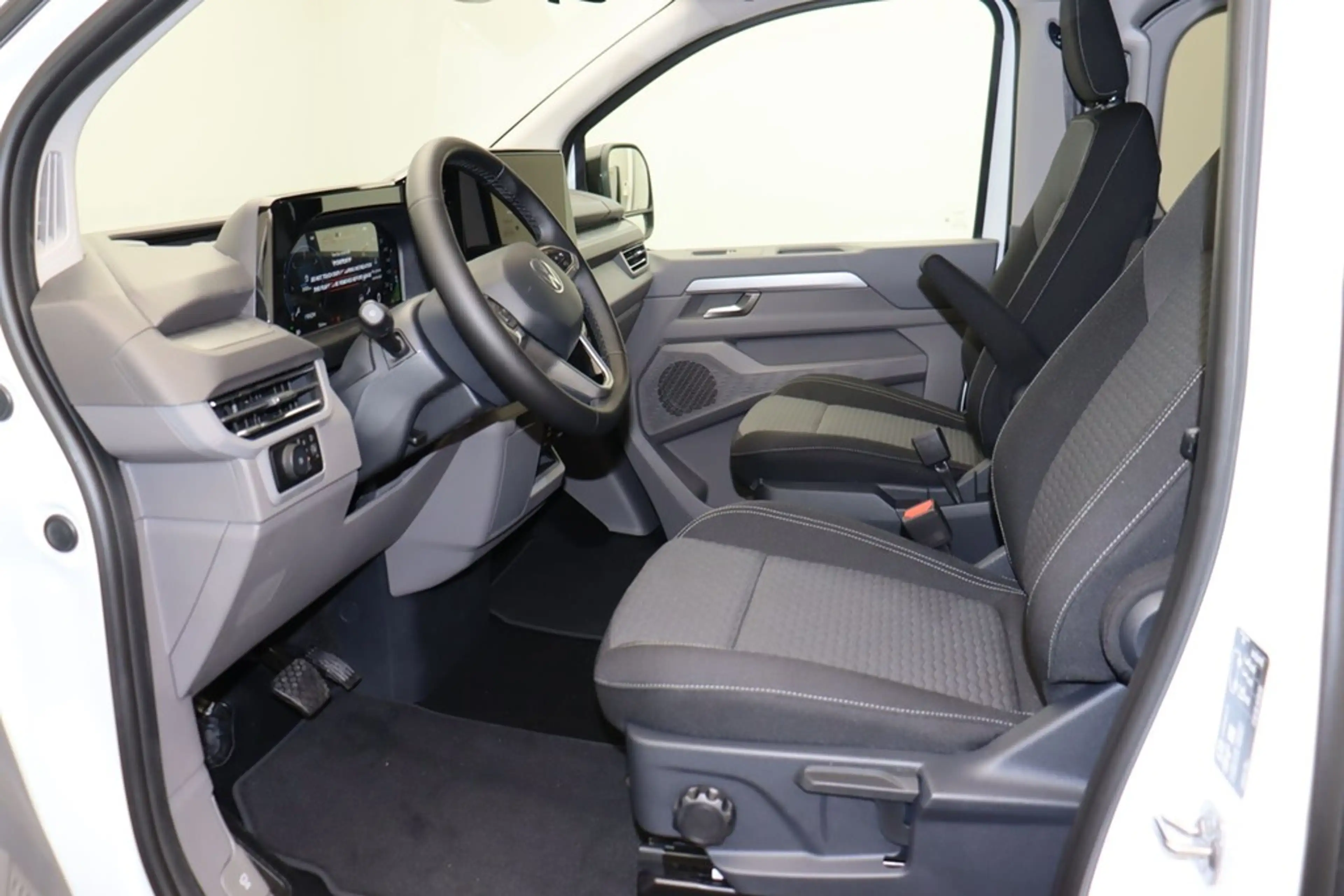 Volkswagen T7 Caravelle 2.0 TDI Autom. Life LED Navi ACC — photo 7