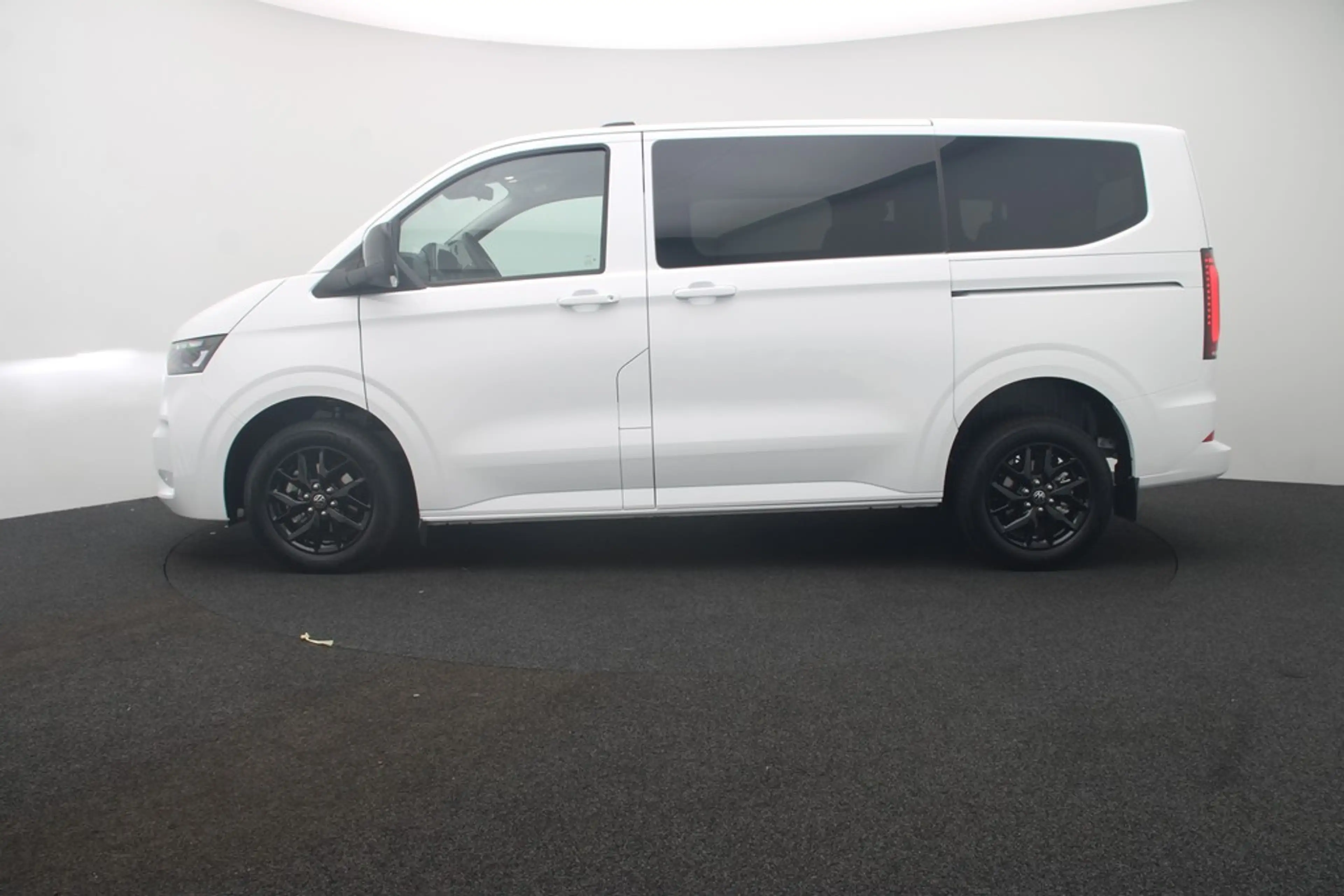 Volkswagen T7 Caravelle 2.0 TDI Autom. Life LED Navi ACC — photo 2