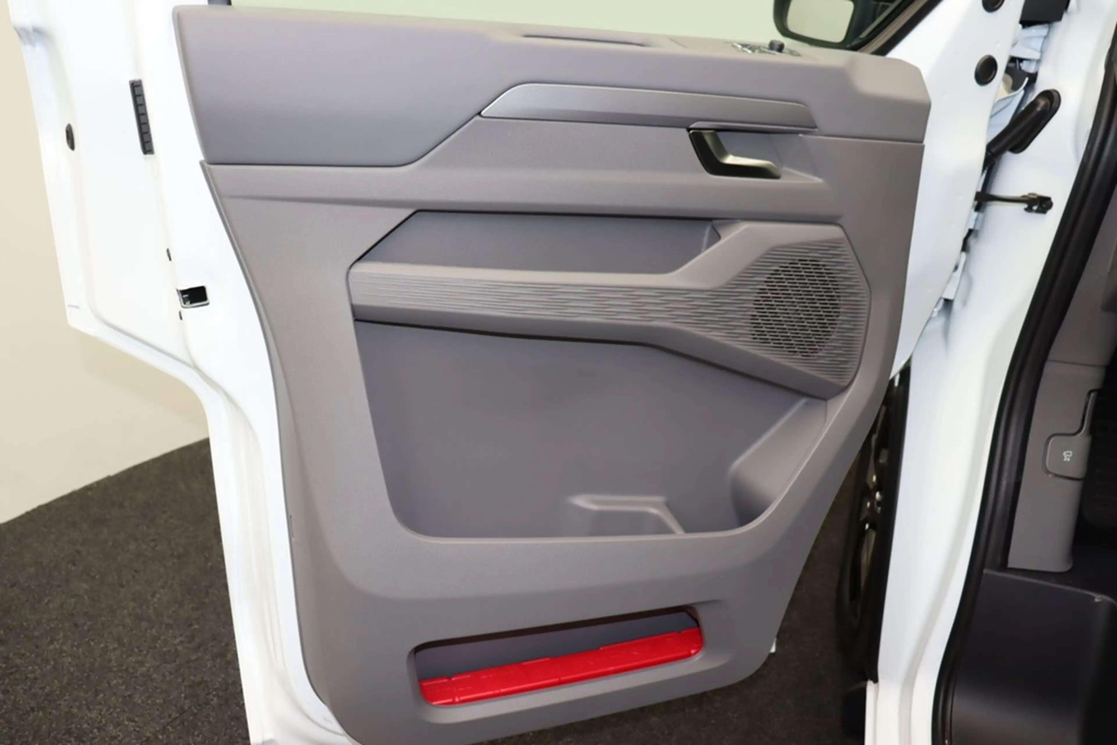 Volkswagen T7 Caravelle 2.0 TDI Autom. Life LED Navi ACC — photo 11