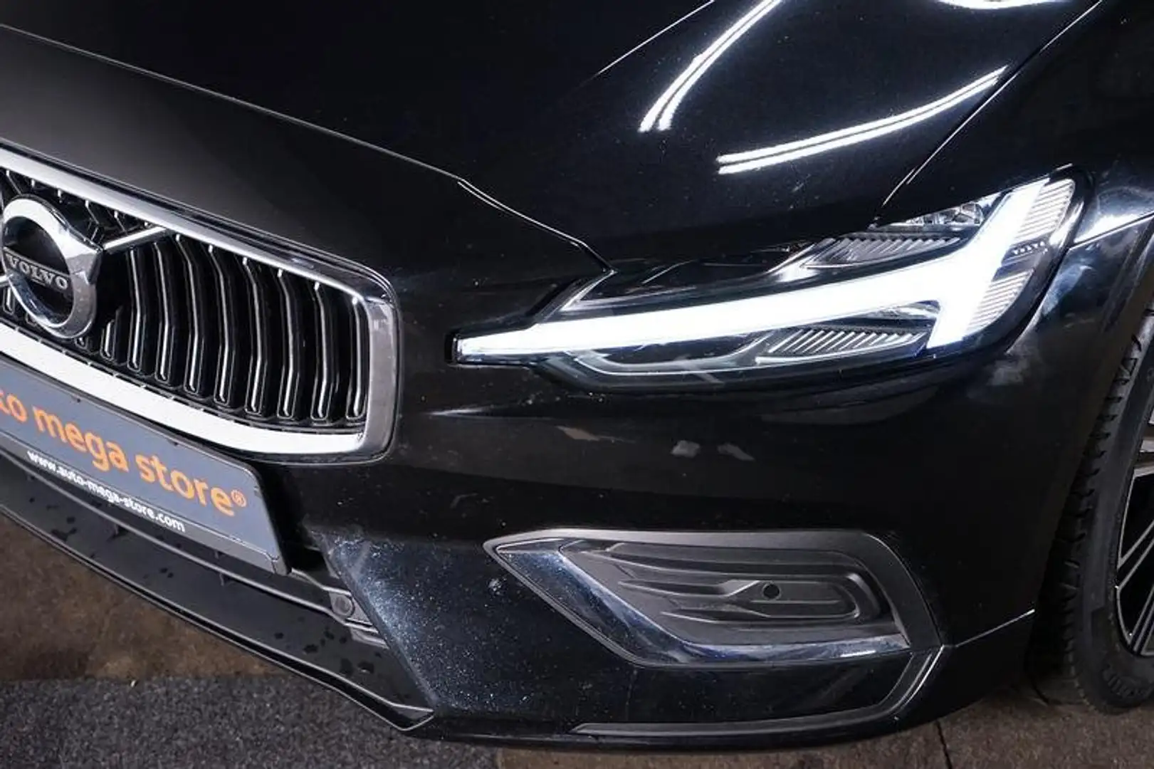 Volvo V60 Kombi B4 (Diesel) Inscription Kamera/AUT/LED Schwarz - 2