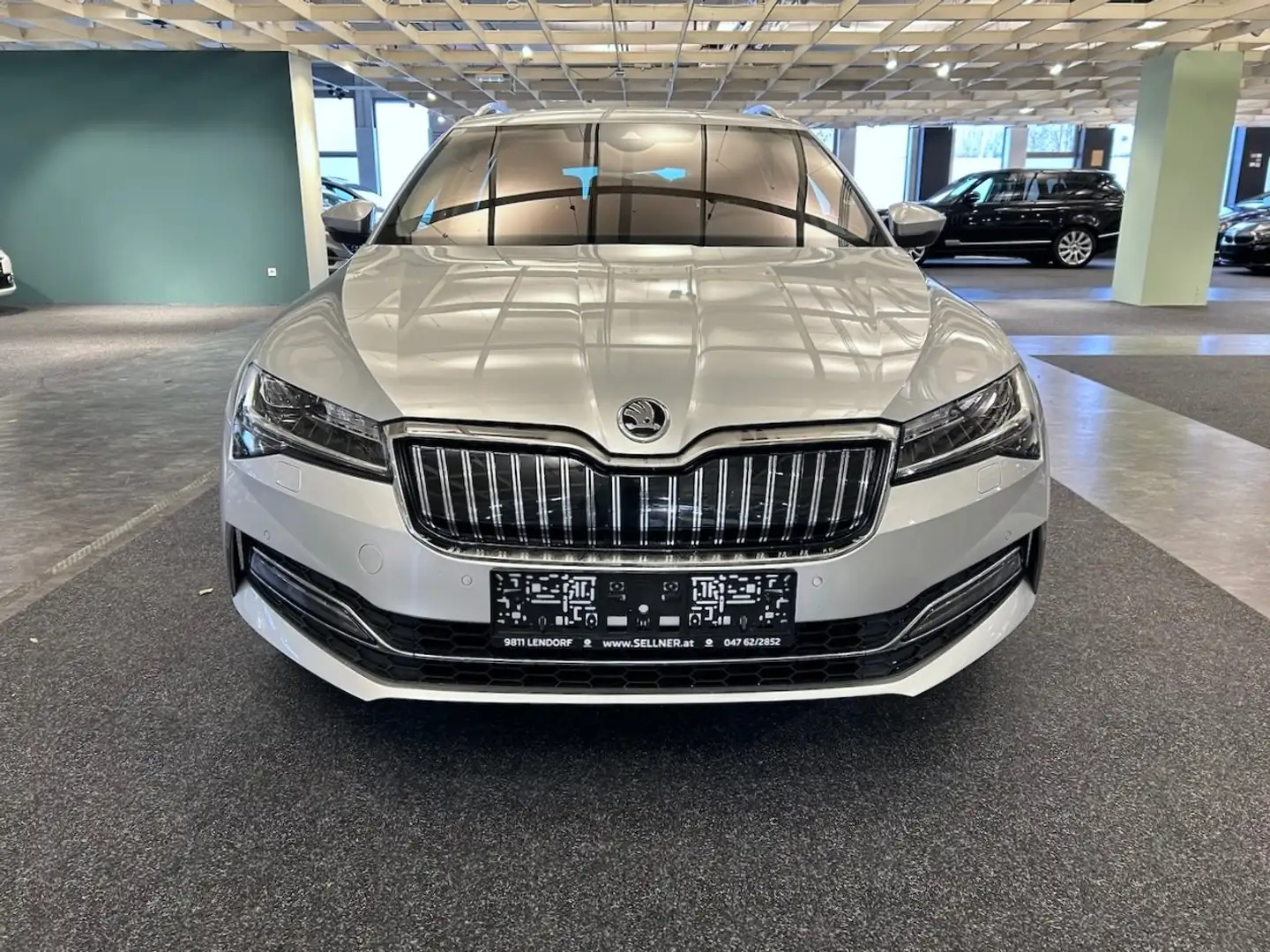 Skoda Superb Kombi 1,4 TSI PHEV Style DSG *1. Bes/Pickerl neu* Silber - 2