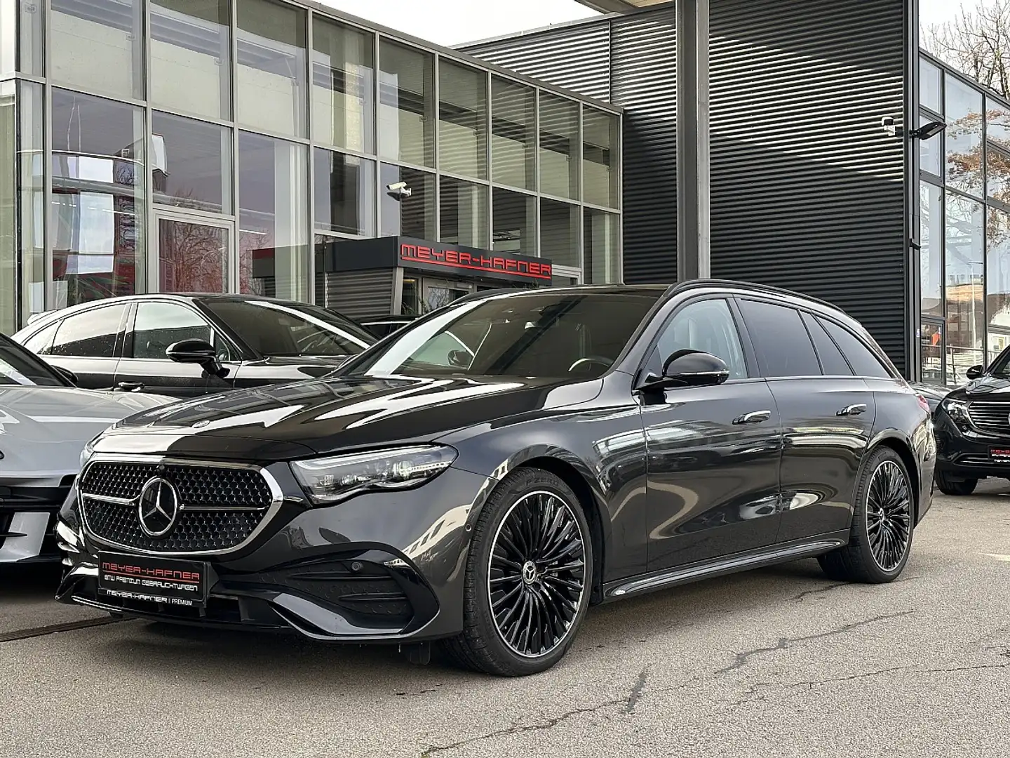 Mercedes-Benz E 220 d T AMG Line Aut. Panorama, AHK, 360grad Kamera... Grau - 2