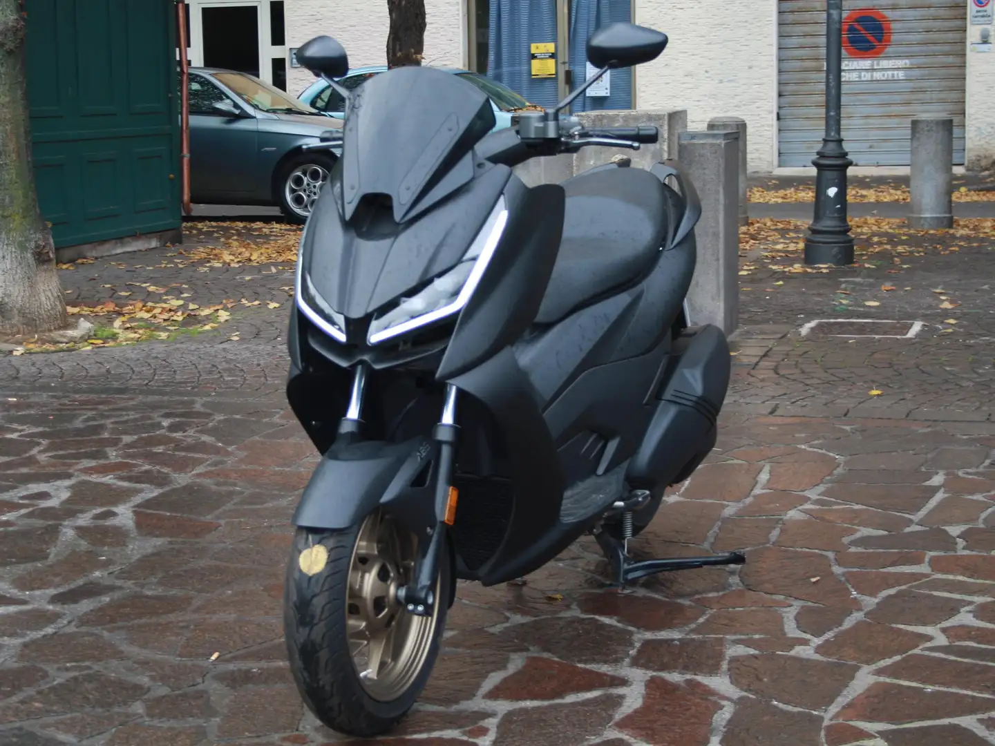 Zontes 350 T1 Zontes ZT 350D ADATTO PATENTE A2 Zwart - 1