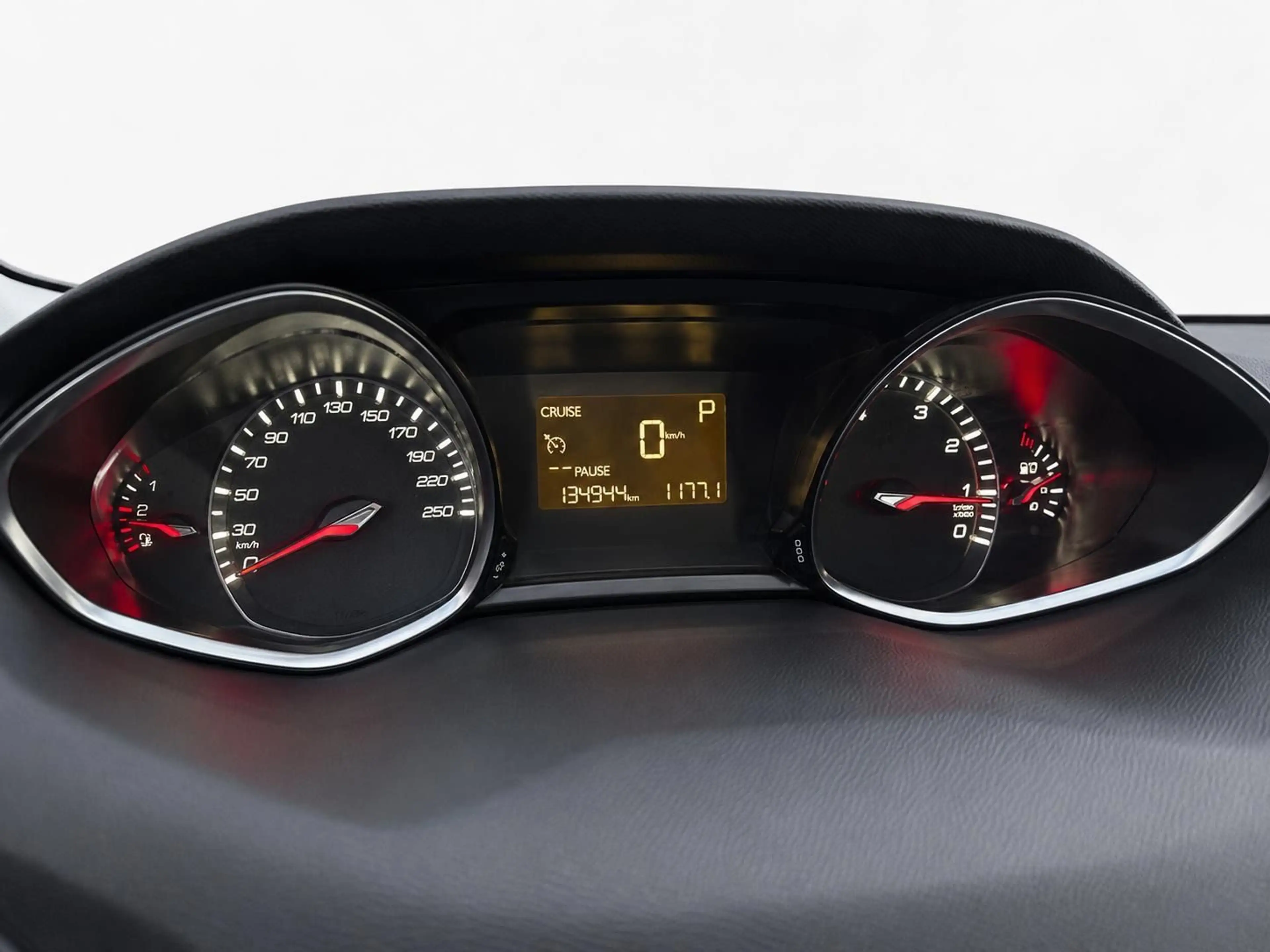 Peugeot 308 1.2 e-THP 130 SW Allure SHZ*MULTI*Automatik* — photo 15