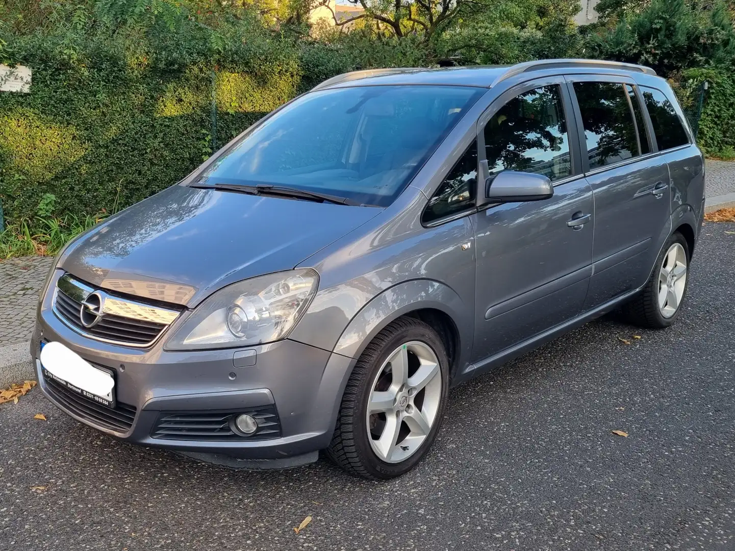 Opel Zafira 2.2 Automatik Cosmo TÜV neu Grau - 1