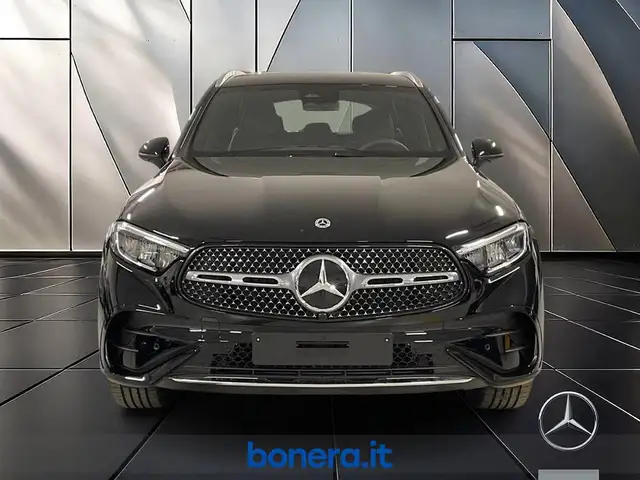 Mercedes-Benz 220 view 2
