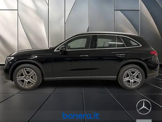 Mercedes-Benz 220 view 8