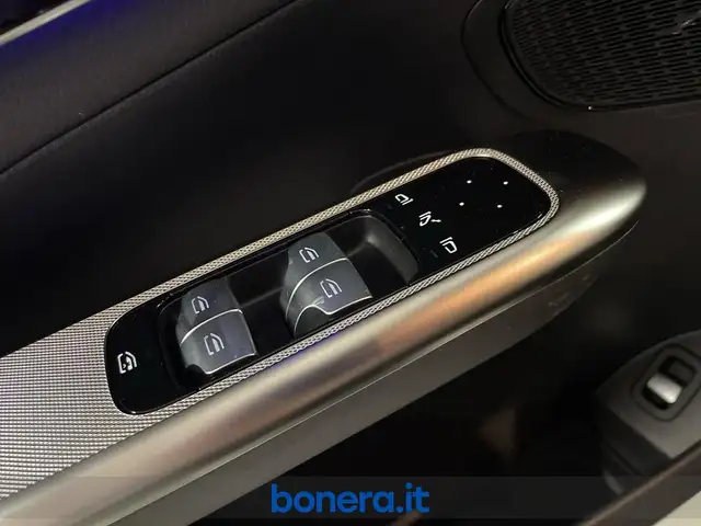 Mercedes-Benz 220 view 29