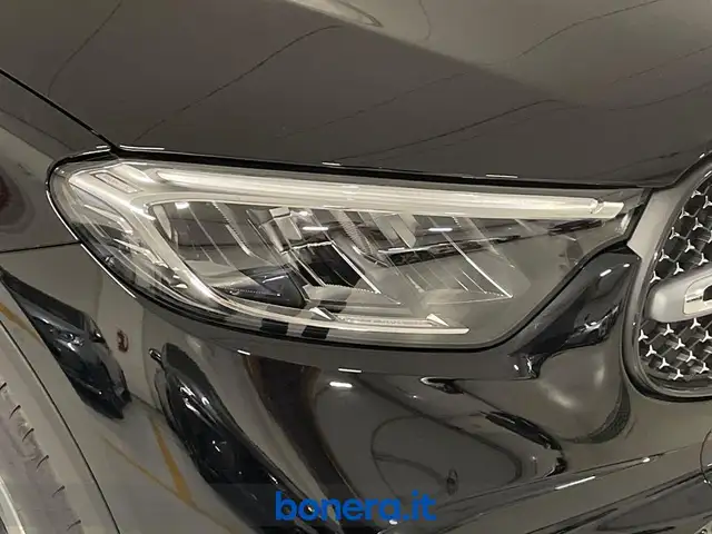 Mercedes-Benz 220 view 11