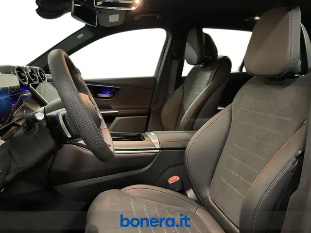 Mercedes-Benz 220 view 16