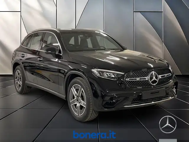 Mercedes-Benz 220 view 3