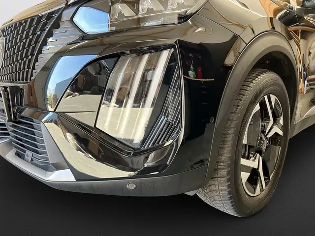 Peugeot 2008 view 9