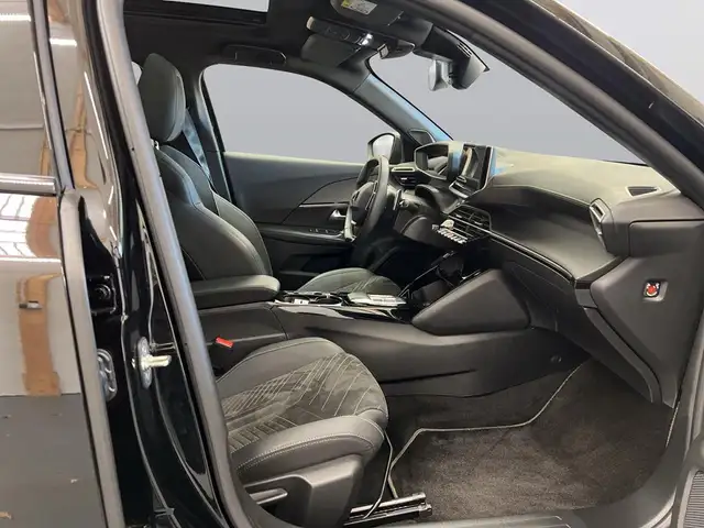 Peugeot 2008 view 11