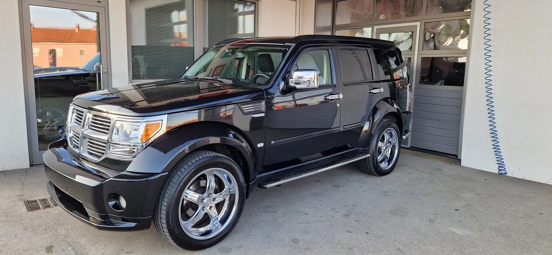 Dodge Nitro Nitro 2,8 CRD Aut. Schwarz - 1