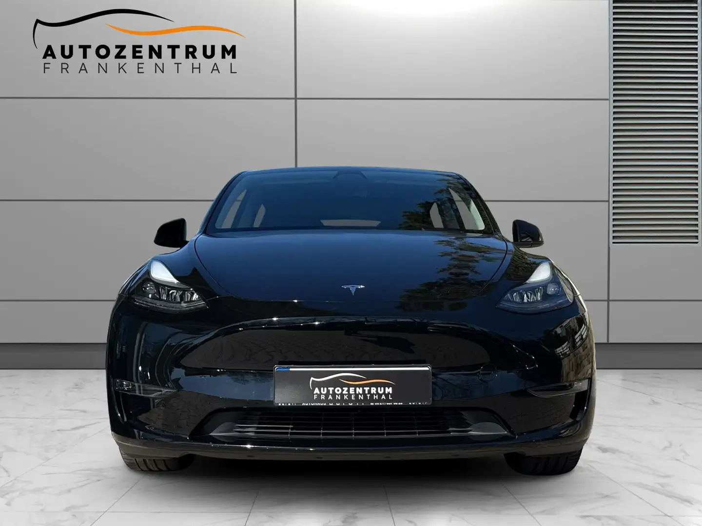 Tesla Model Y Performance Dual AWD Schwarz - 2