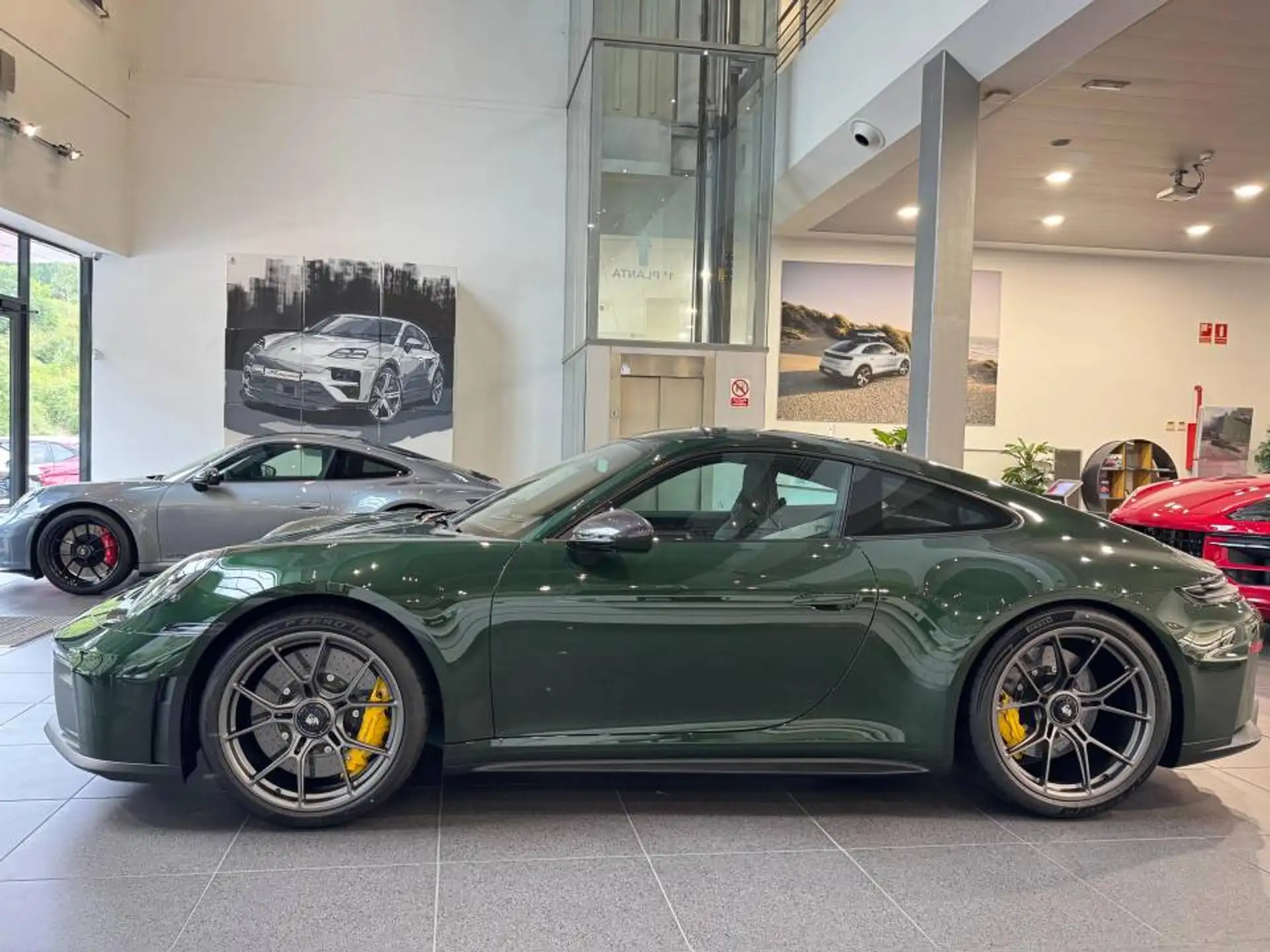 포르쉐 911 GT3 Touring 2026 초록 사진 2