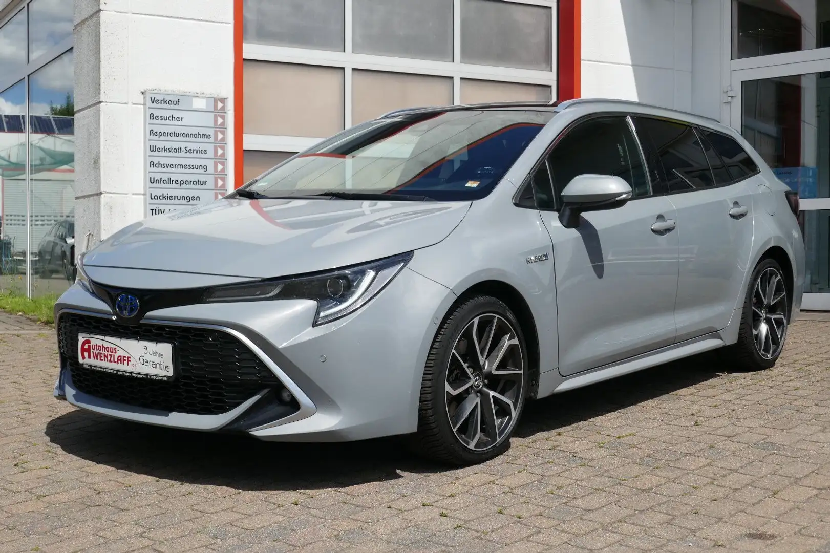 Toyota Corolla 2.0 Hybrid Lounge TS 3 Jahre Szary - 1