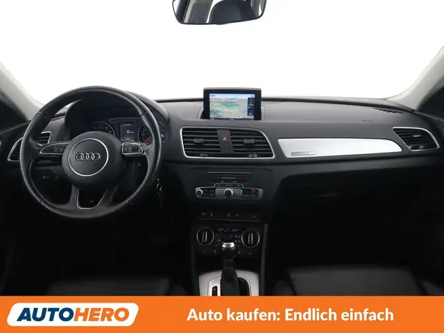 Audi Q3 view 12