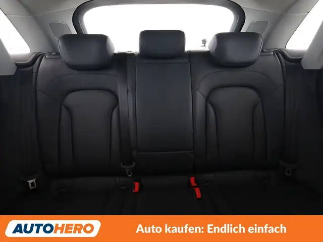 Audi Q3 view 15