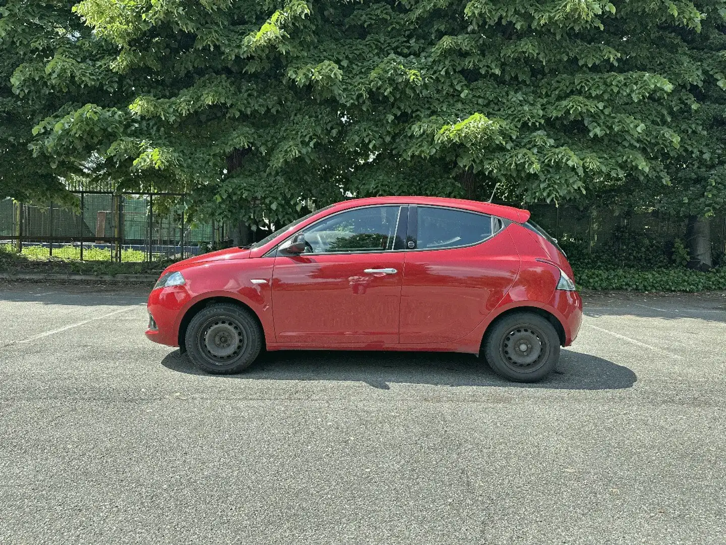 Lancia Ypsilon Ecochic 1.0 FireFly 70cv S&S Hybrid GOLD Rosso - 2