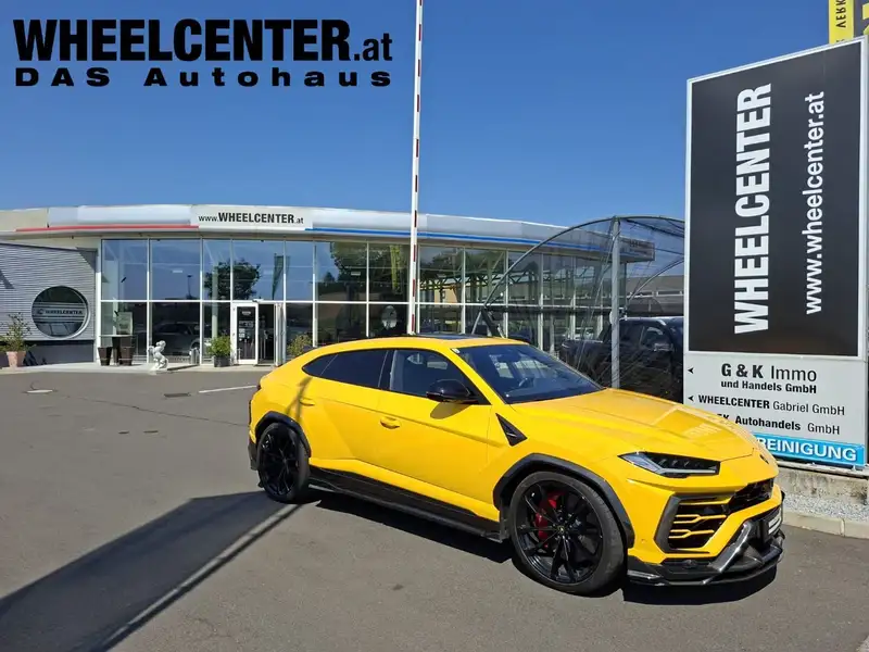 LAMBORGHINI Urus