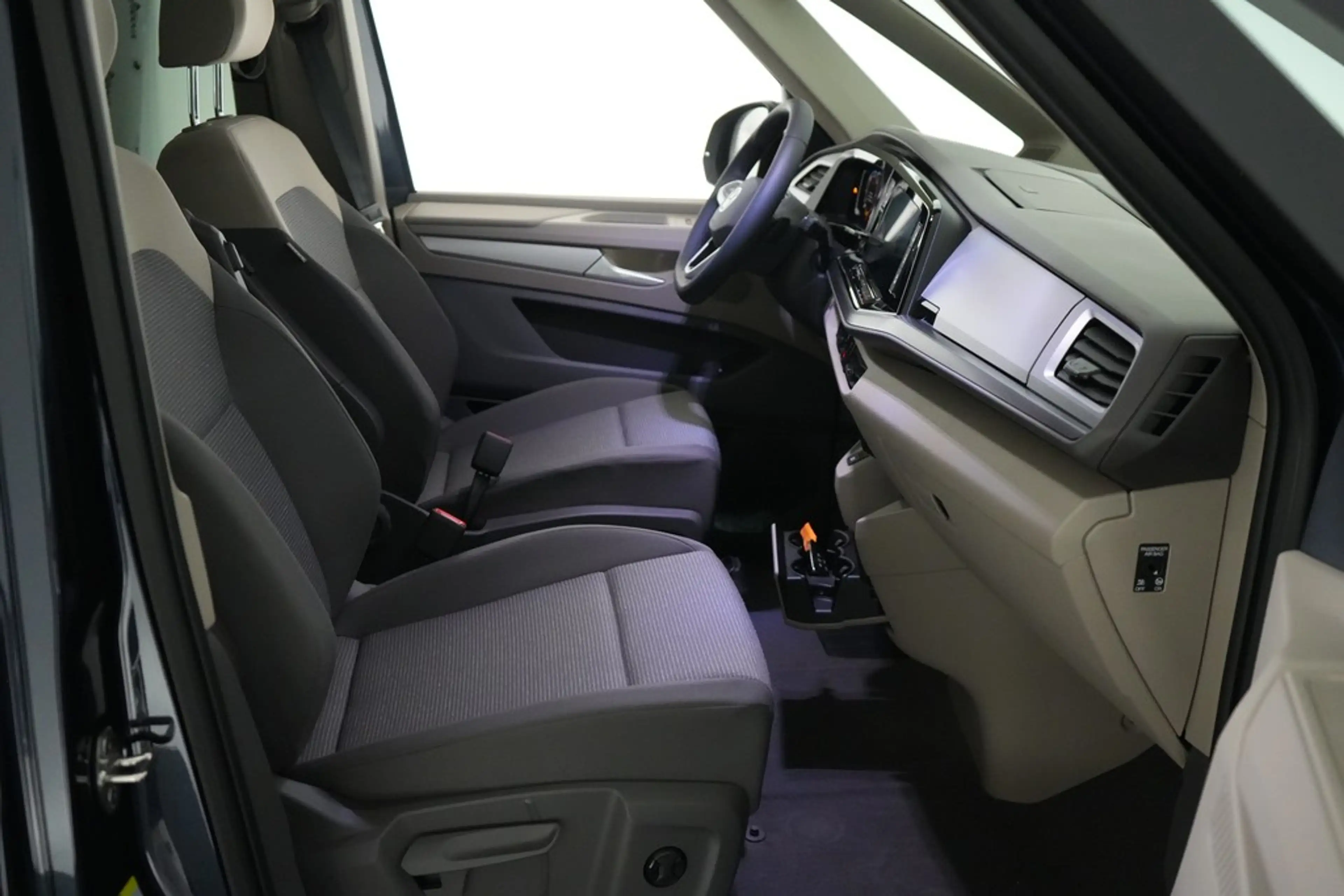 Volkswagen T7 California Beach Diesel 6-Sitzer — photo 9