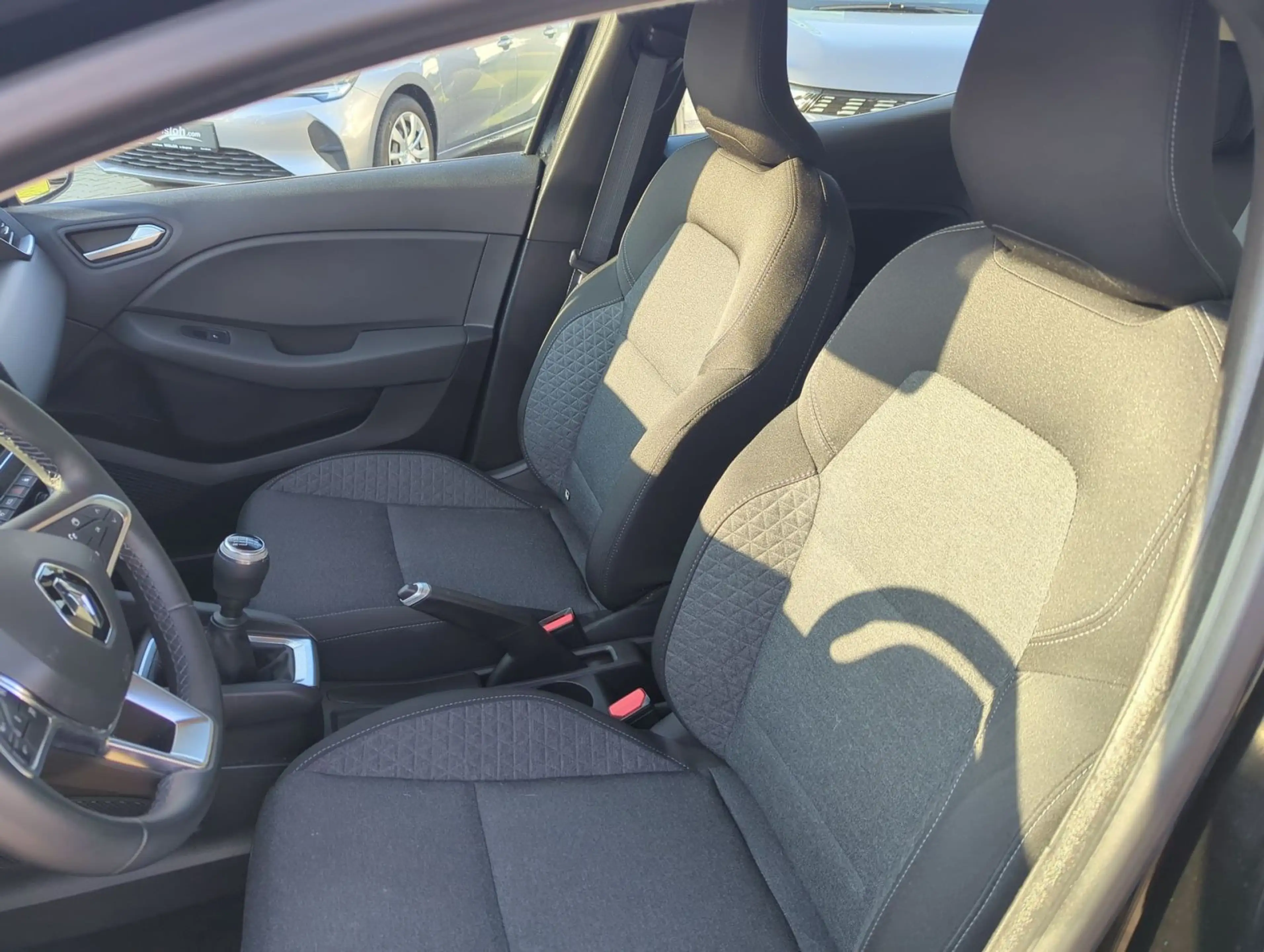 Renault Clio V 1.0 TCe 90 Zen — photo 12