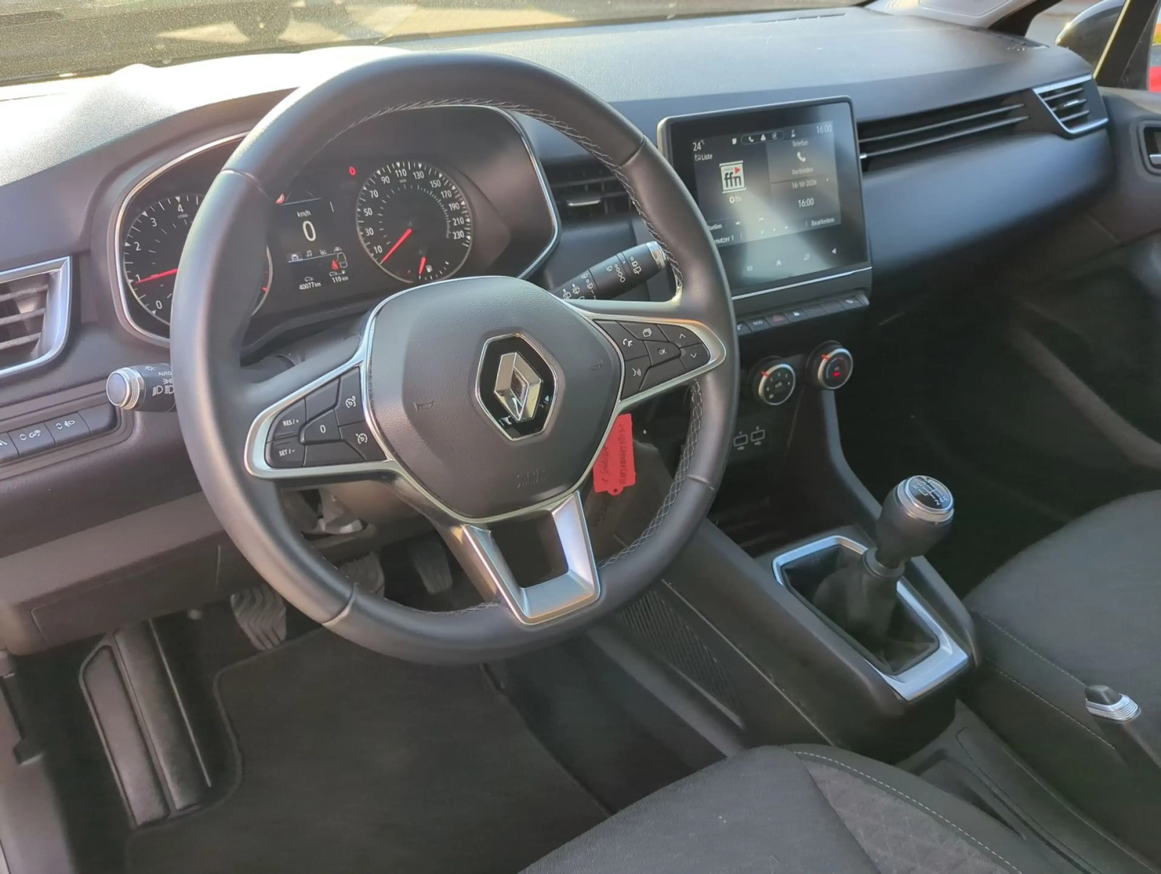 Renault Clio V 1.0 TCe 90 Zen — photo 14