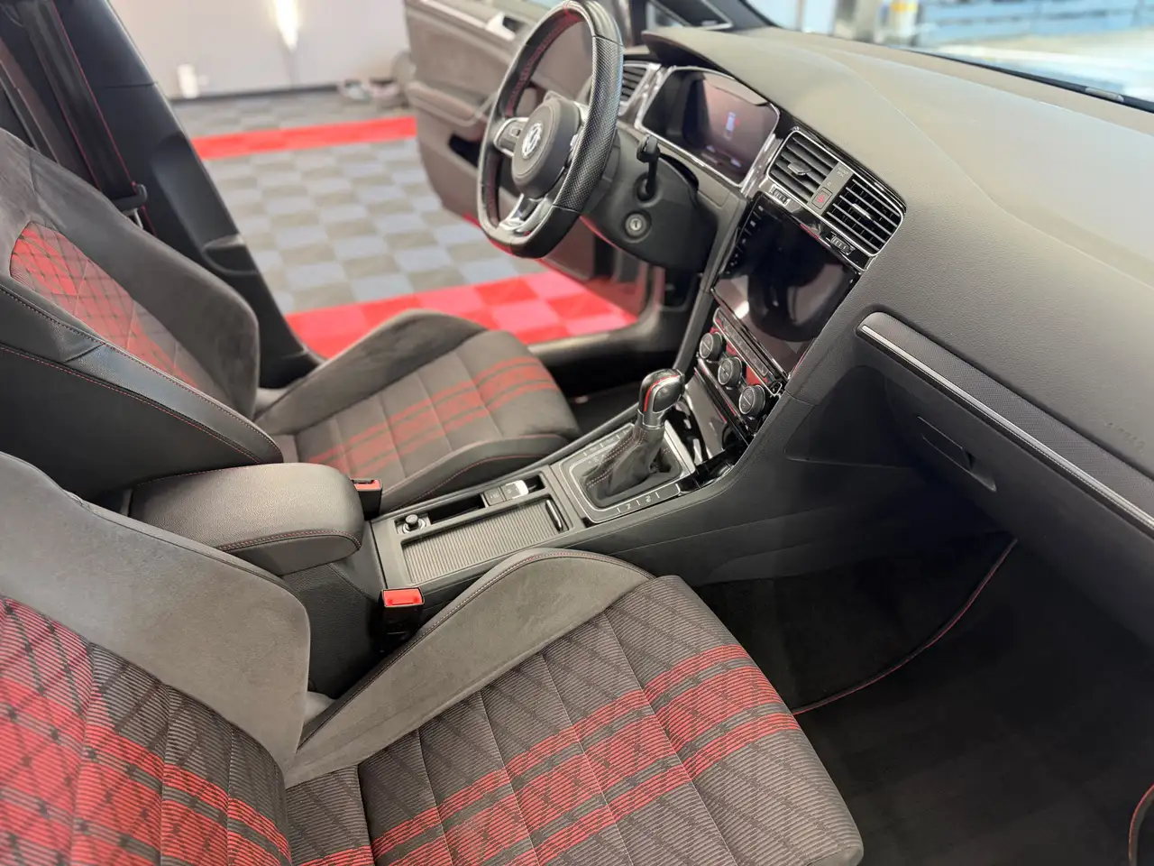Volkswagen Golf GTI