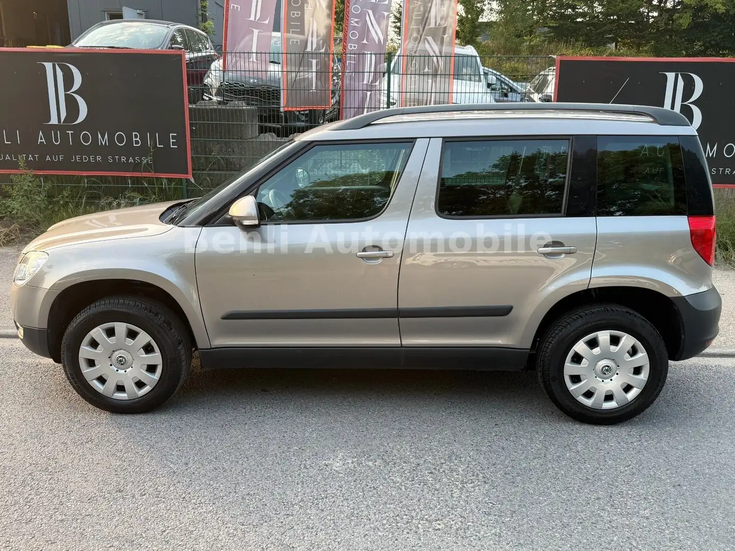 Skoda Yeti Active Plus Edition/1.HAND/KLIMA/TÜV-AU-NEU Beige - 2