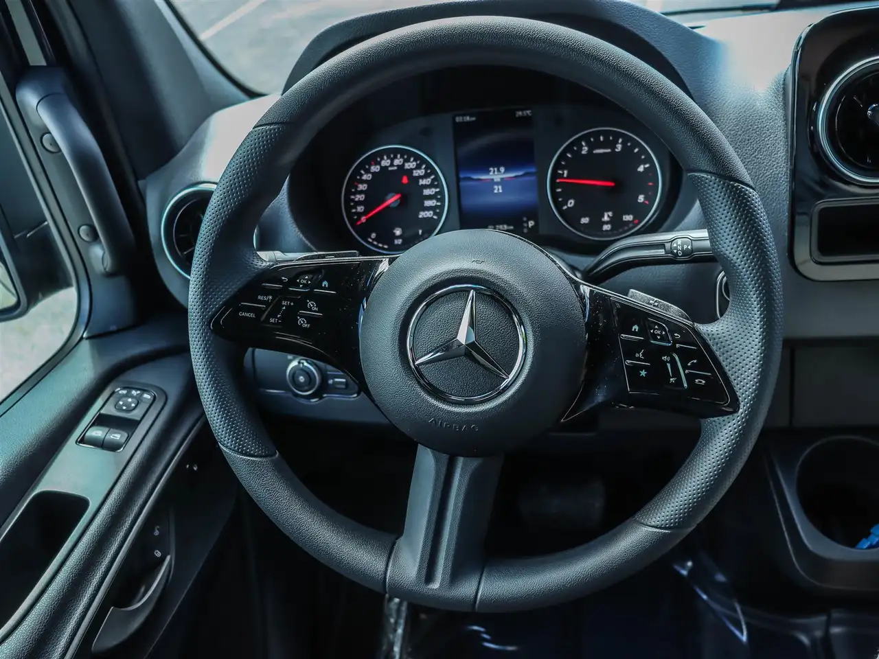 Mercedes-Benz Sprinter снимка Mercedes-Benz Sprinter