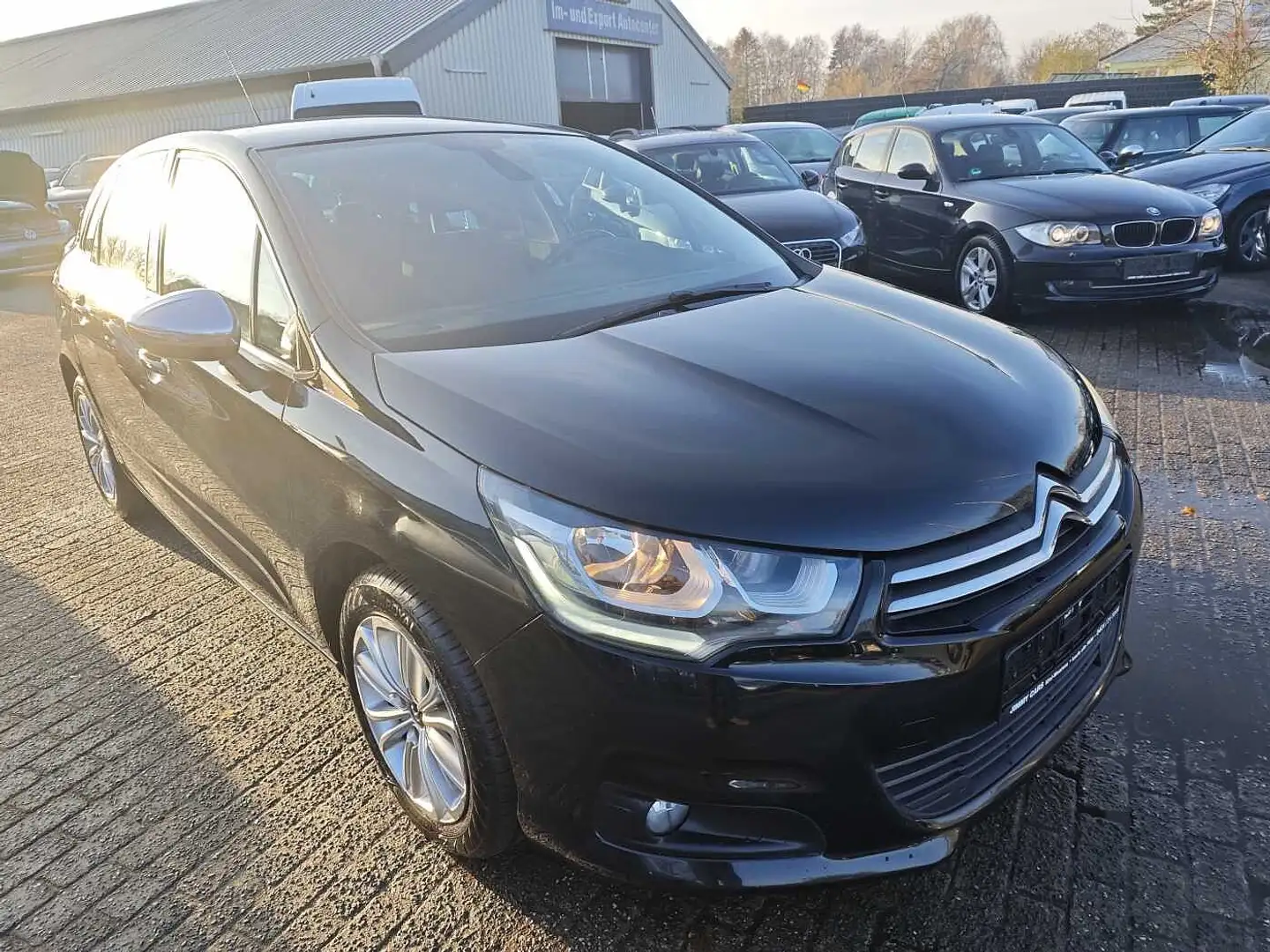 Citroen C4 PureTech 110 Live Schwarz - 2