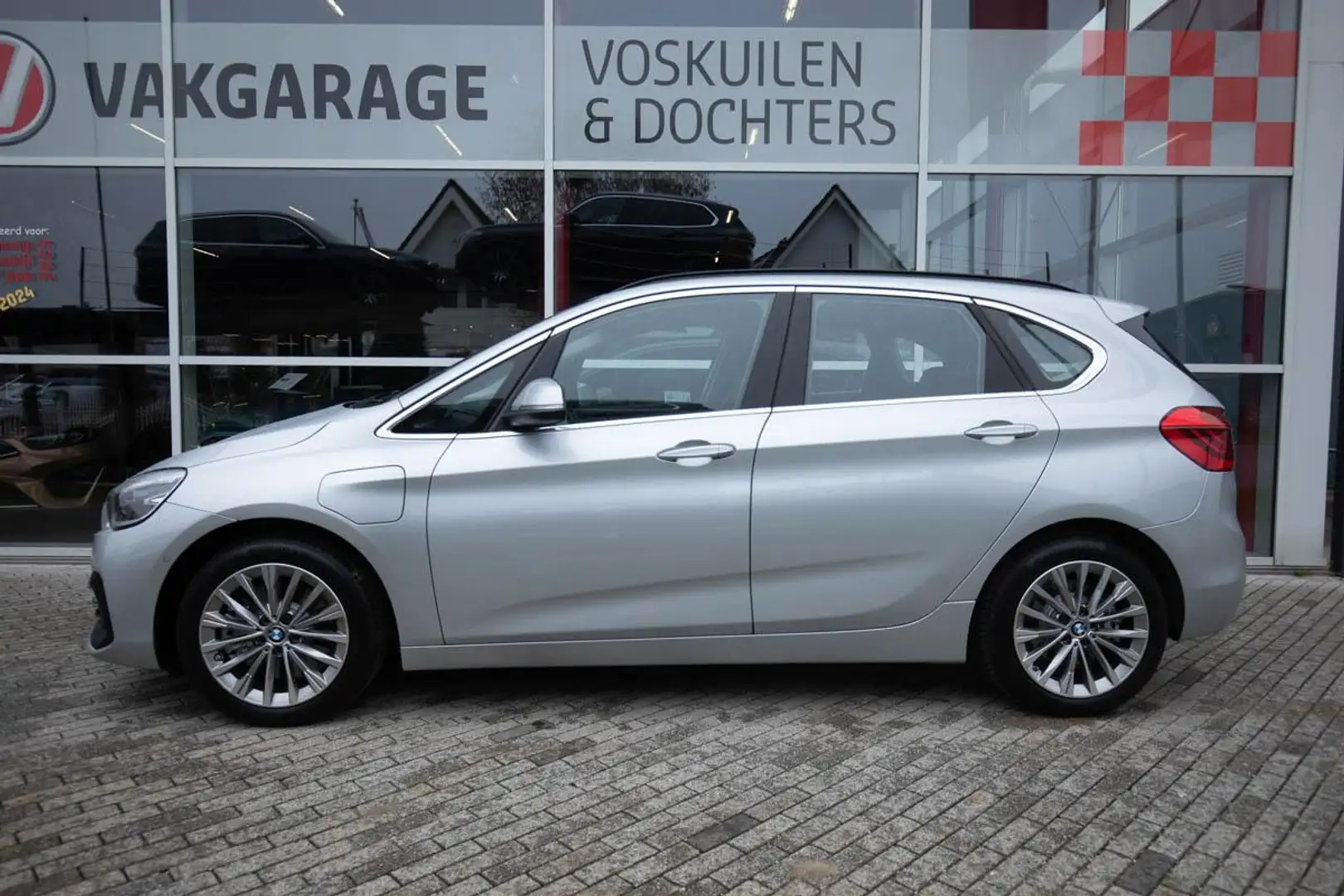 BMW 225 2-serie Active Tourer 225xe iPerformance Luxury | Zilver - 2