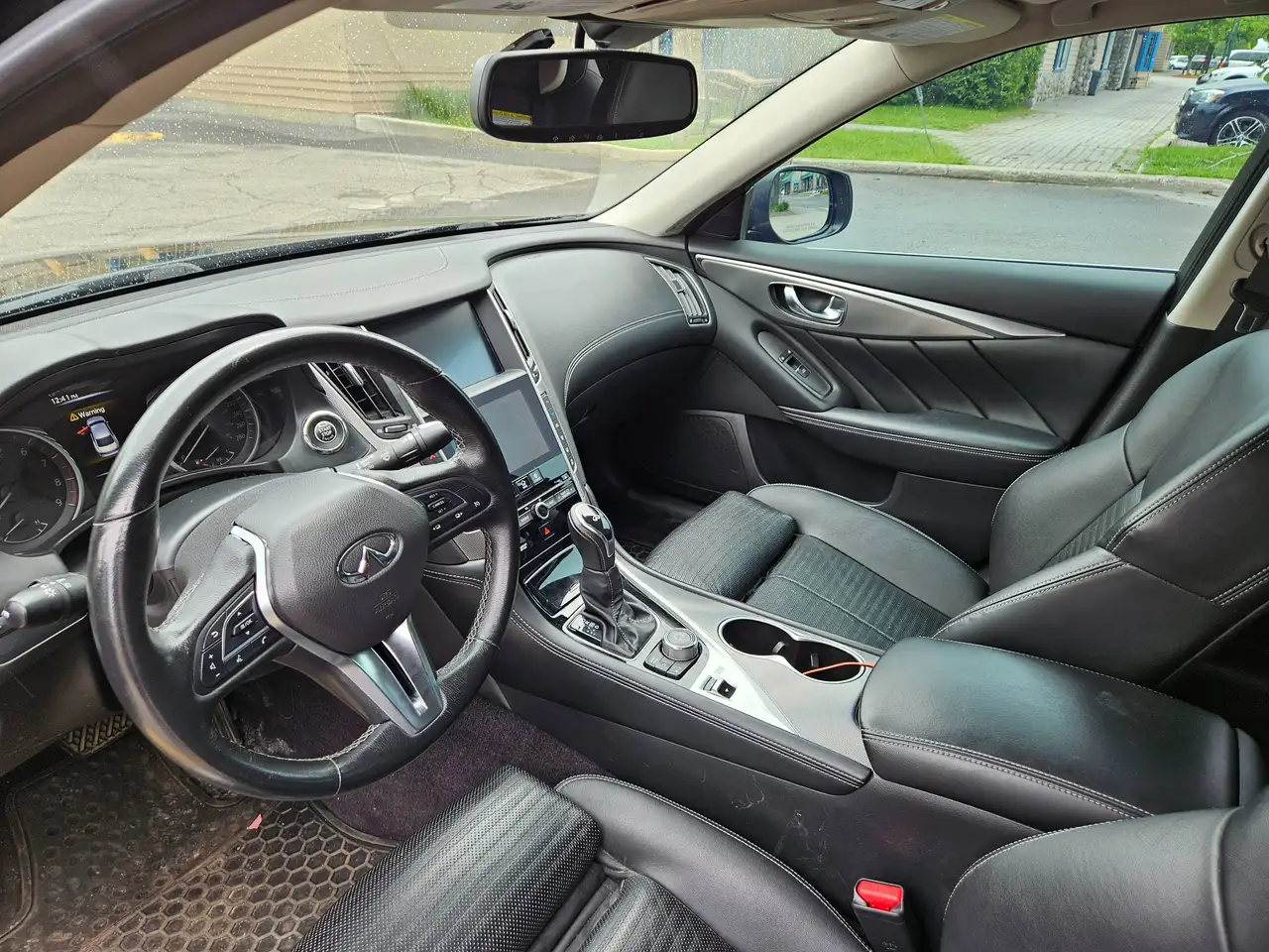 Infiniti Q50 снимка Infiniti Q50