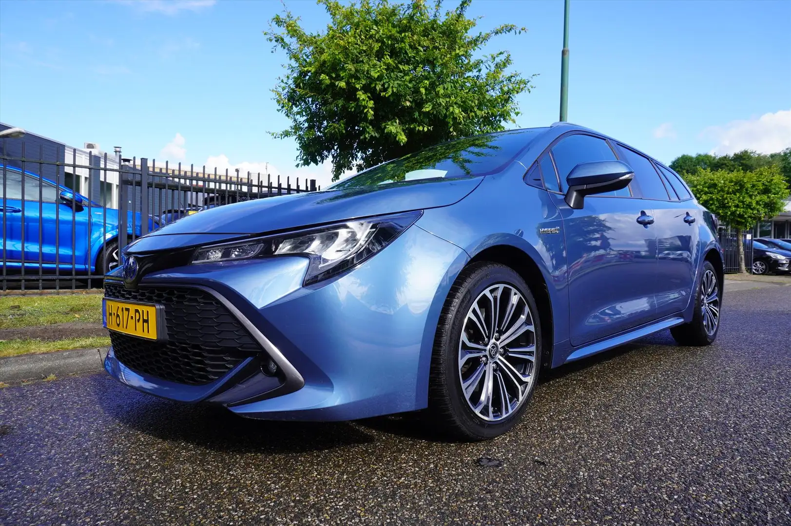 Toyota Corolla Touring Sports 2.0 Hybrid 184pk CVT Business Plus Azul - 1