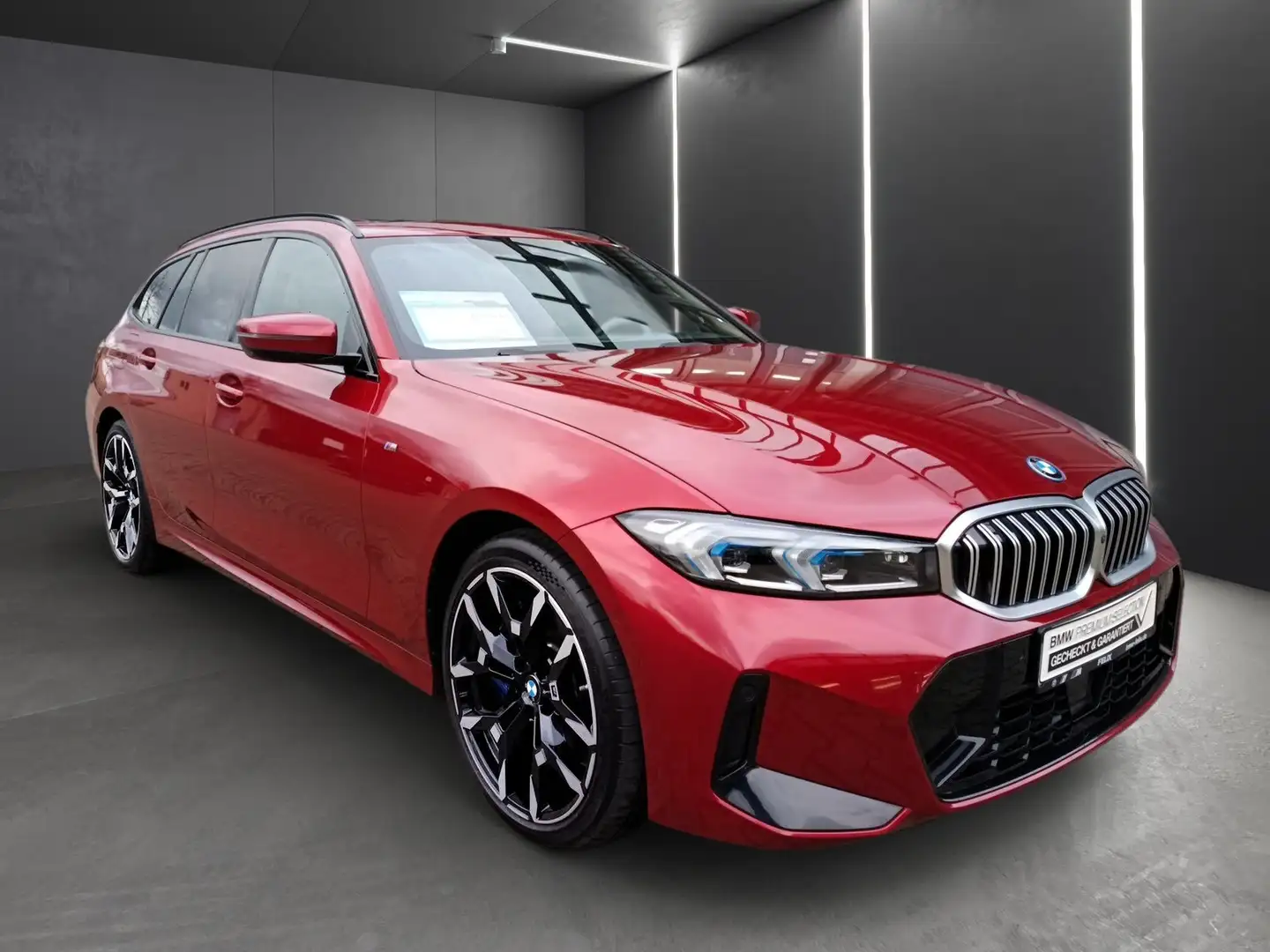 BMW 330 e touring+M SPORTPAKET+19"ALU+AHK+LCI/FACELIFT+STO Rot - 2