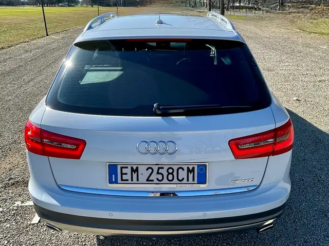 Audi A6 view 11