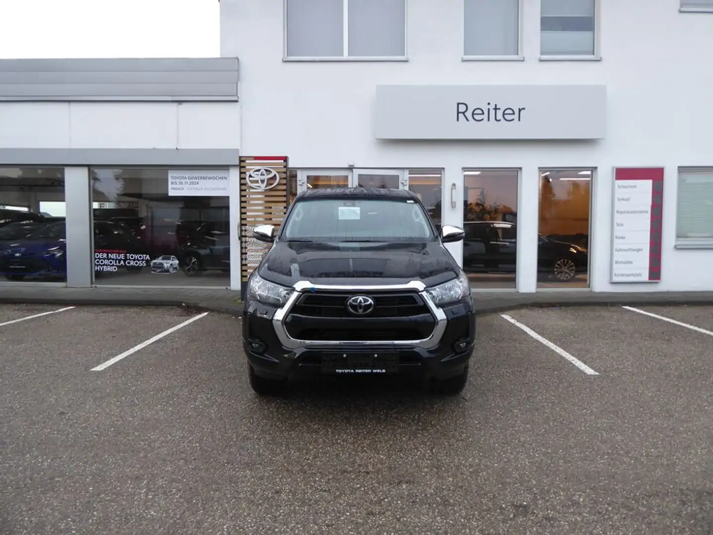 Toyota Hilux DK Active 4WD 2,4 D-4D Aut. Schwarz - 1
