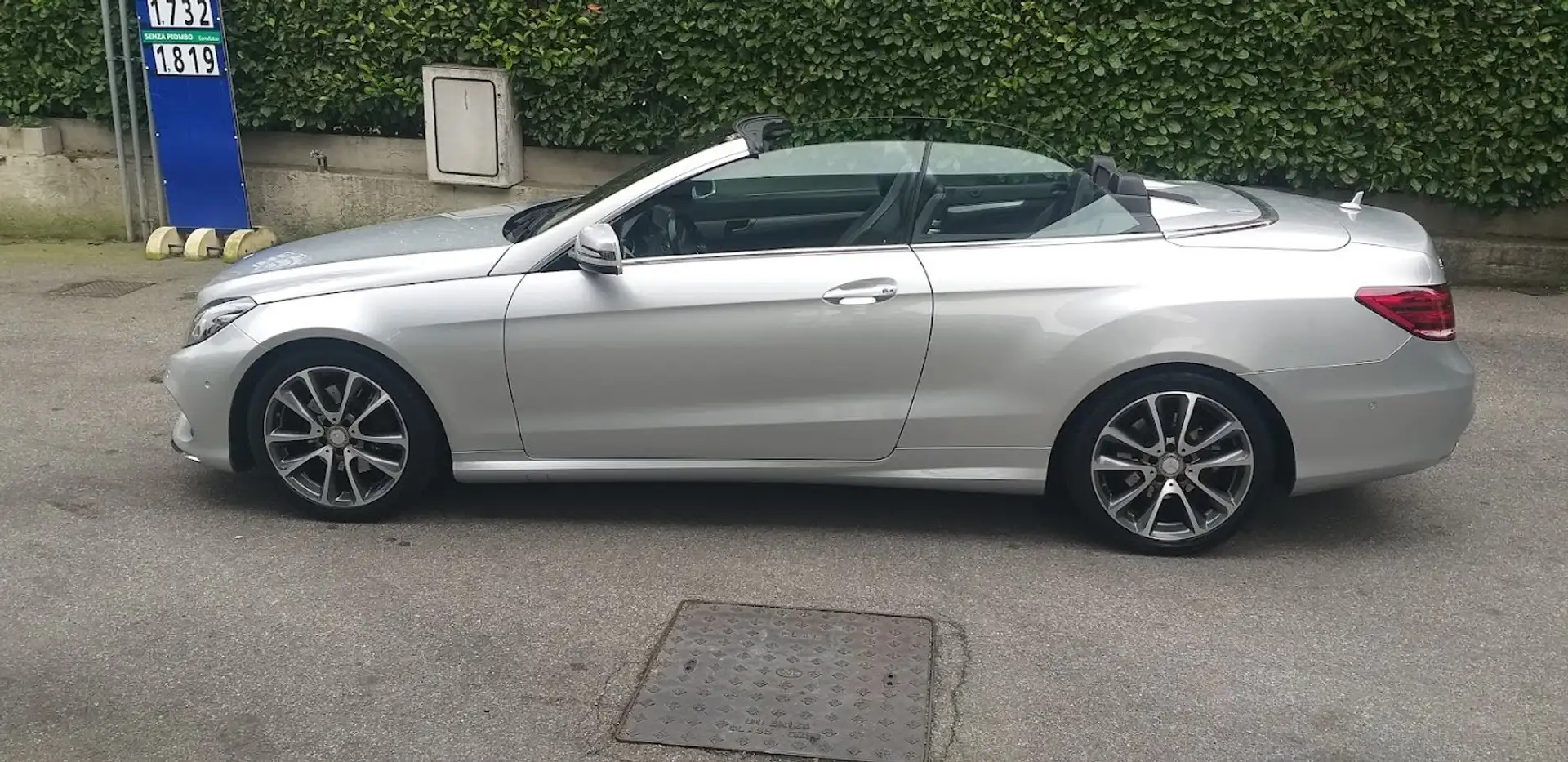Mercedes-Benz E 220 Cdi Cabrio Allestimento AMG Argento - 2