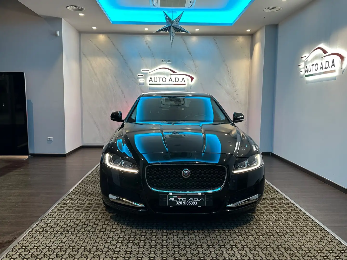 Jaguar XF XF 2.0 D 180 CV Portfolio Noir - 1