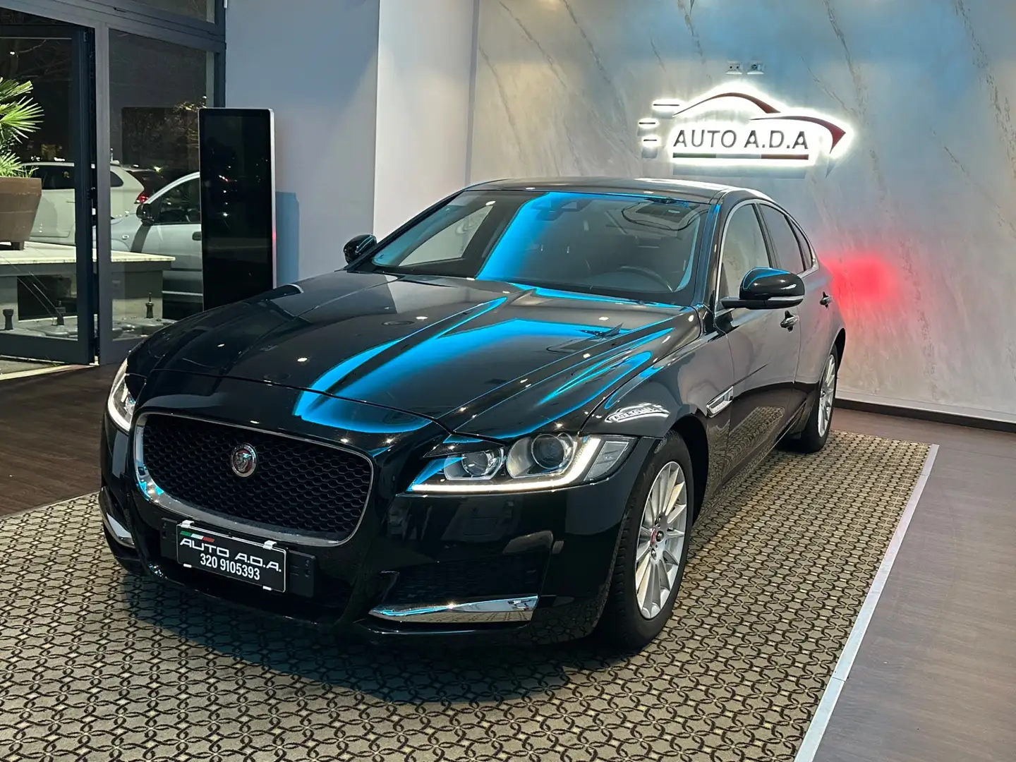 Jaguar XF XF 2.0 D 180 CV Portfolio Noir - 2